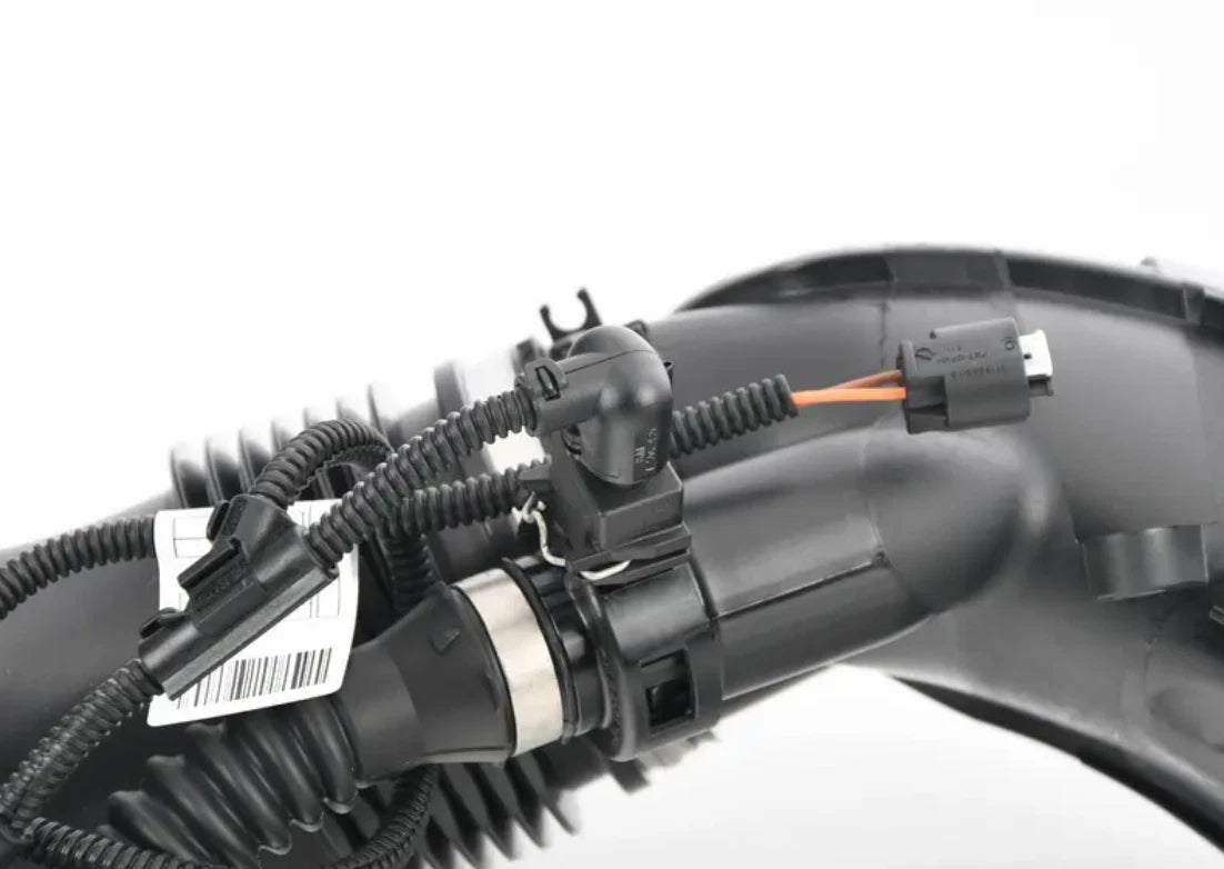 NEW BMW 7 F02 ENGINE AIR INTAKE HOSE 8574784 13718574784 ORIGINAL