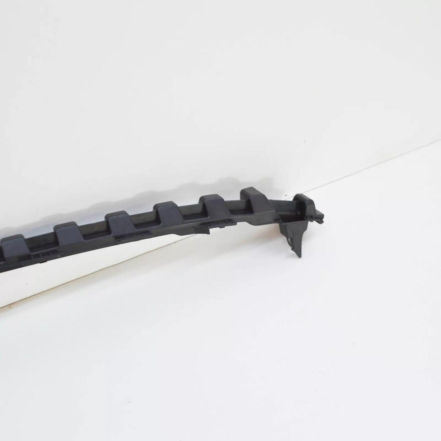 NEW MERCEDES-BENZ C-CLASS W204 FRONT BUMPER LOWER BRACKET A2048852765 ORIGINAL