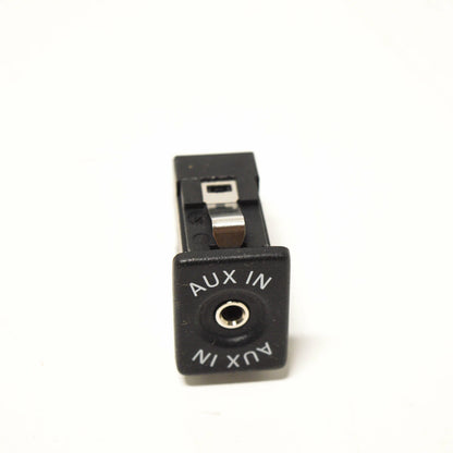 NEW VOLKSWAGEN BEETLE CONVERTIBLE CC EOS GOLF R32 GTI AUX-IN SOCKET 5M0035724