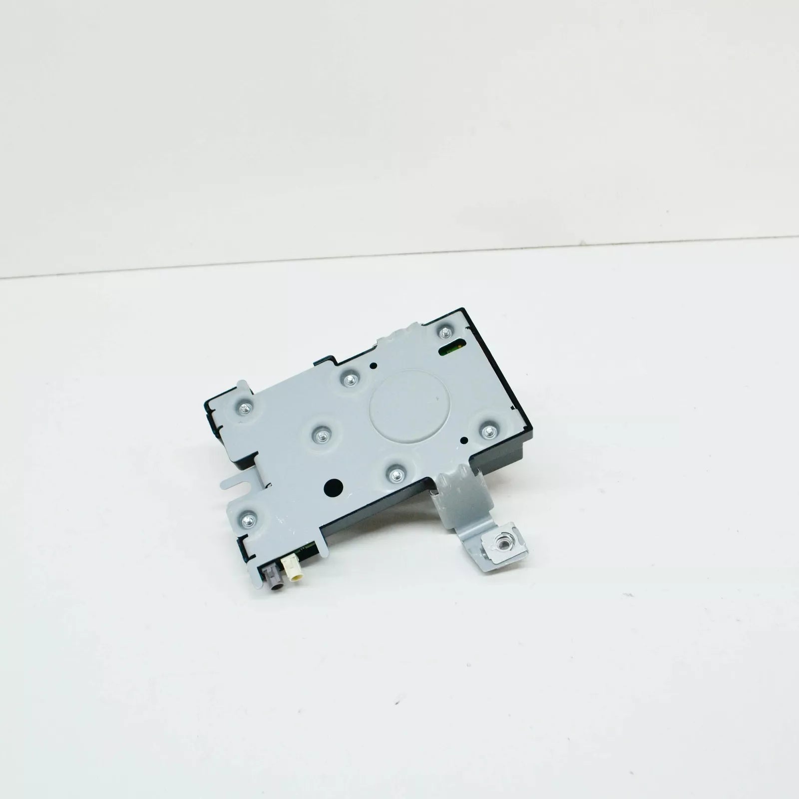 NEW AUDI A3 8P LEFT LOWER ANTENNA AMPLIFIER 8P4035225D