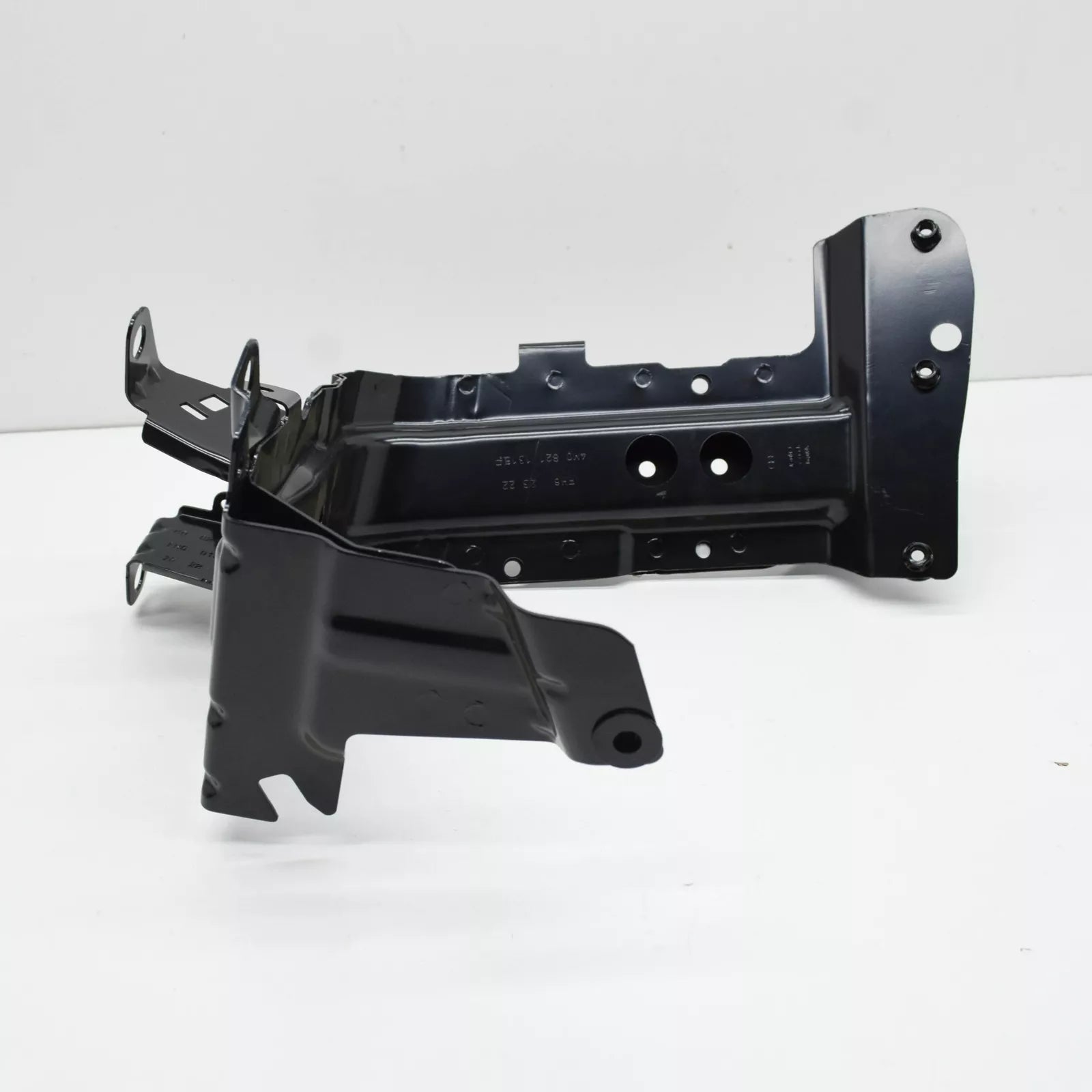 NEW AUDI Q7 4M FRONT LEFT FENDER WING HOLDER BRACE 4M0821131F