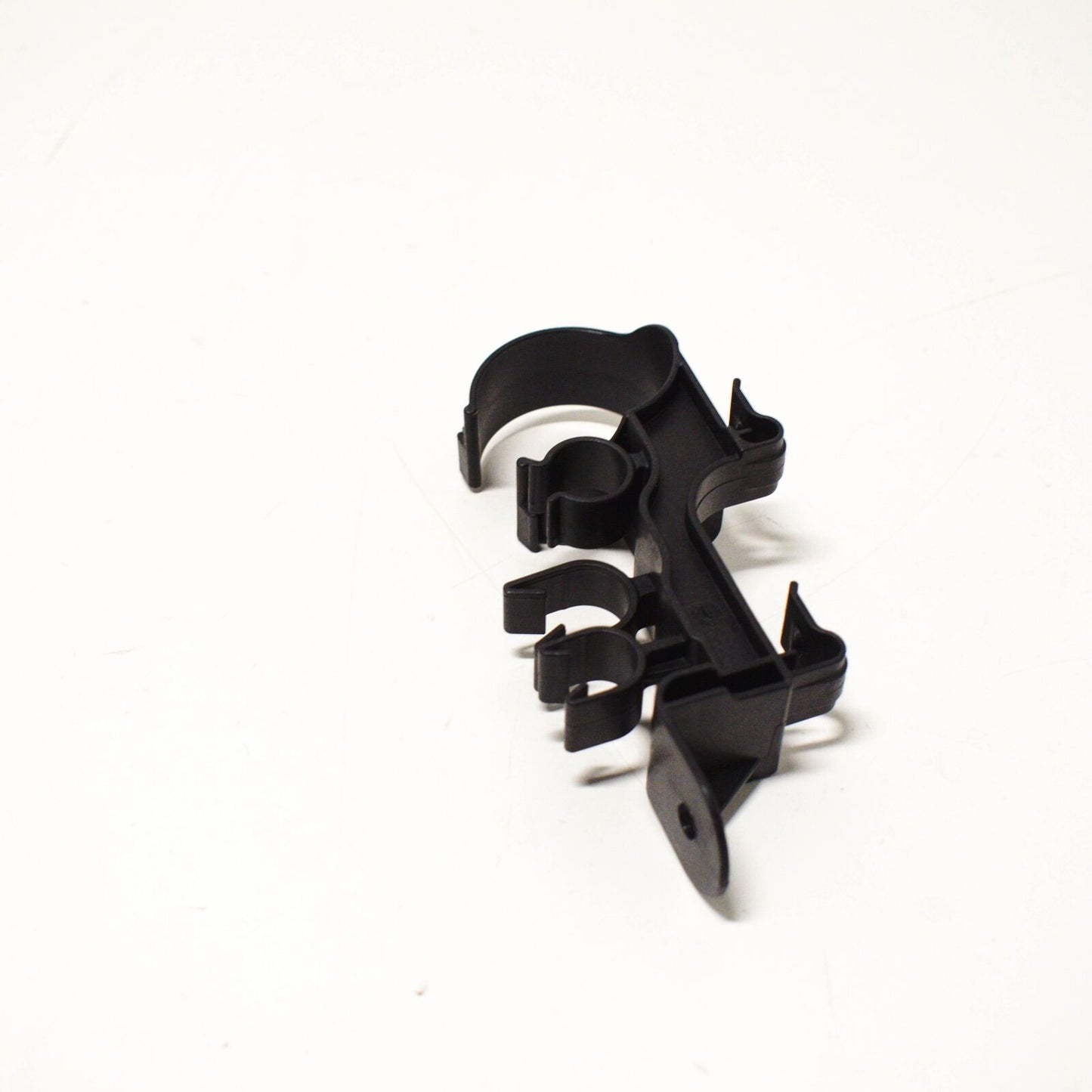 NEW MERCEDES BENZ ML W164 OIL FILTER BRACKET A1561830540 ORIGINAL