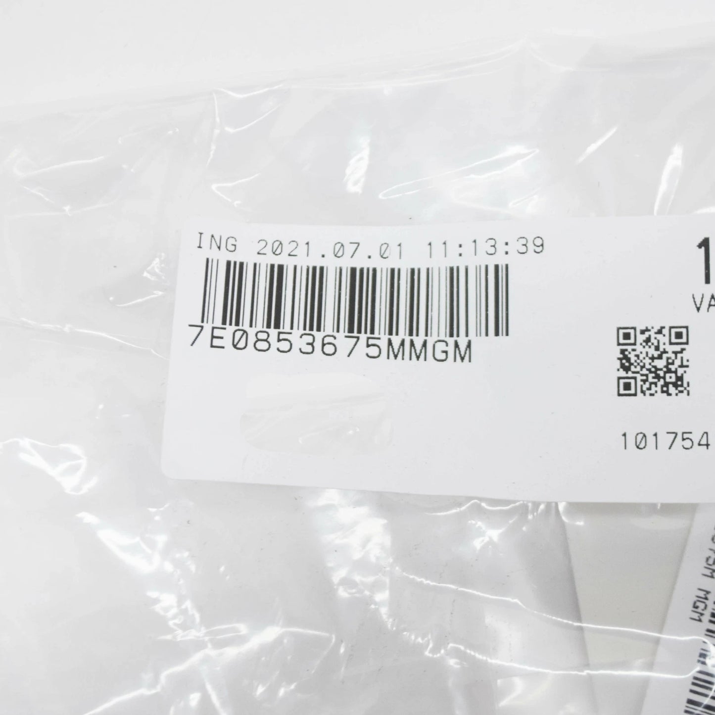 NEW VW AMAROK REAR '4 MOTION' EMBLEM BADGE 7E0853675MMGM