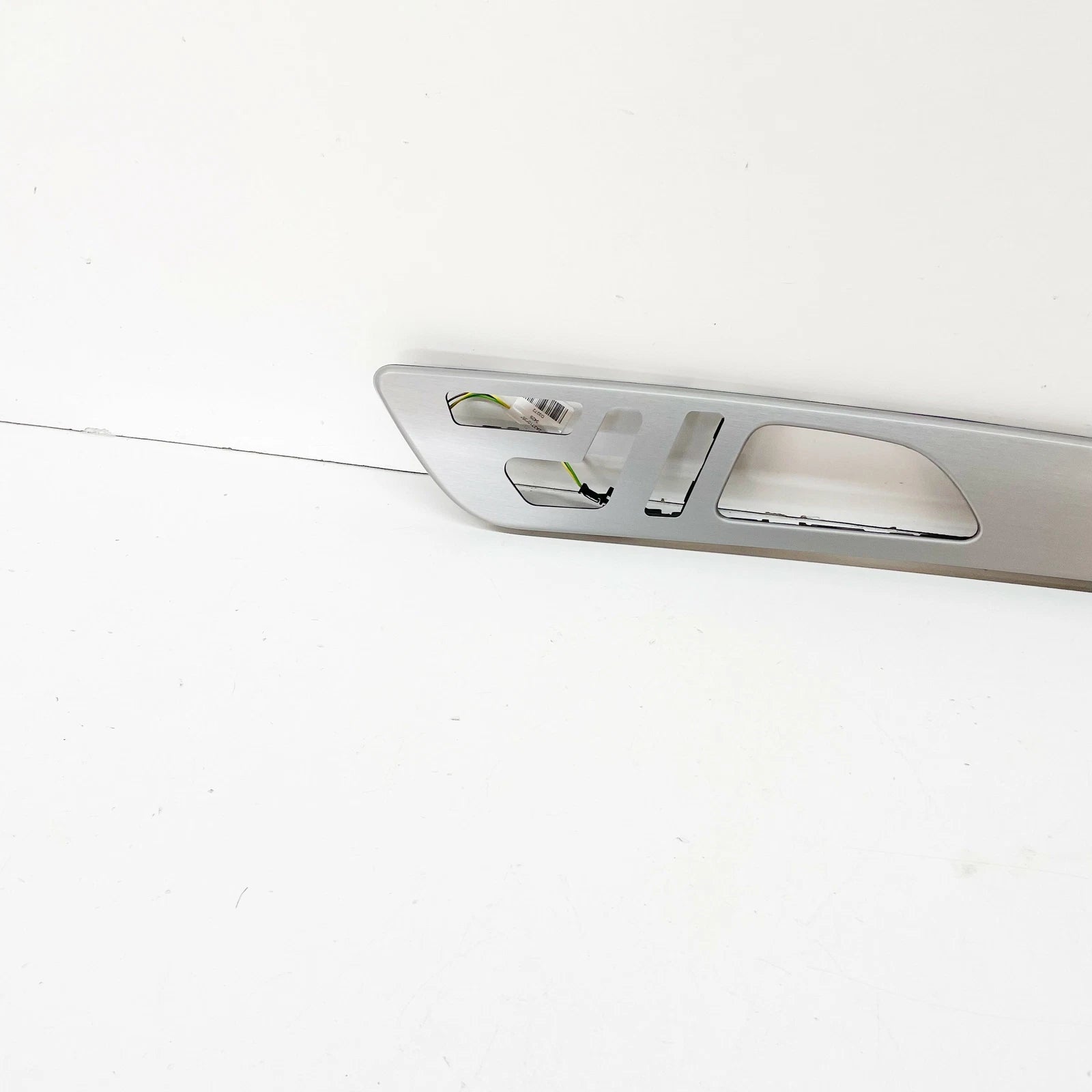 NEW MERCEDES-BENZ GLE C292 FRONT RIGHT DOOR PANEL TRIM STRIP A2927203201