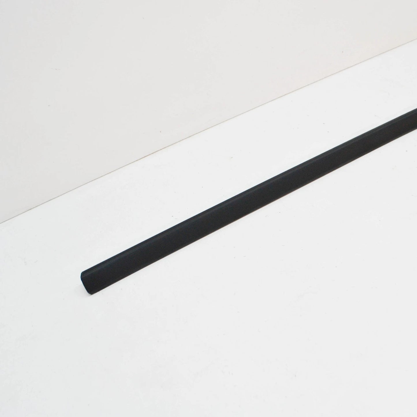 NEW BMW 7 E38 SEDAN FRONT RIGHT DOOR LOWER MOLDING 51138208394 8208394 ORIGINAL