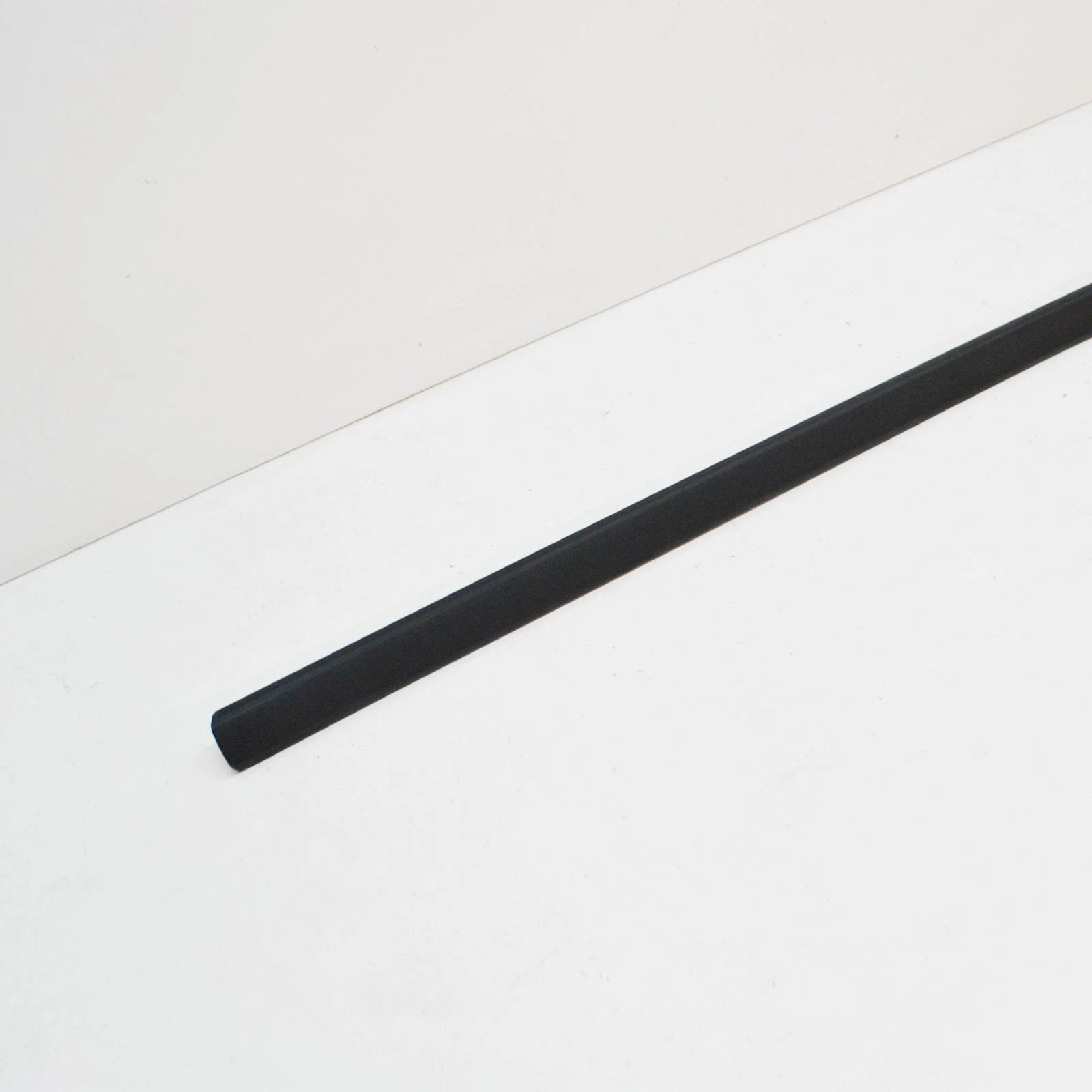 NEW BMW 7 E38 SEDAN FRONT RIGHT DOOR LOWER MOLDING 51138208394 8208394 ORIGINAL