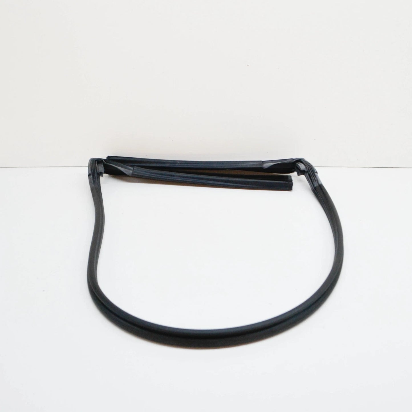 NEW BMW 3 E36 FOLDING TOP MOUNTING COWL GASKET 54318204146 8204146 ORIGINAL