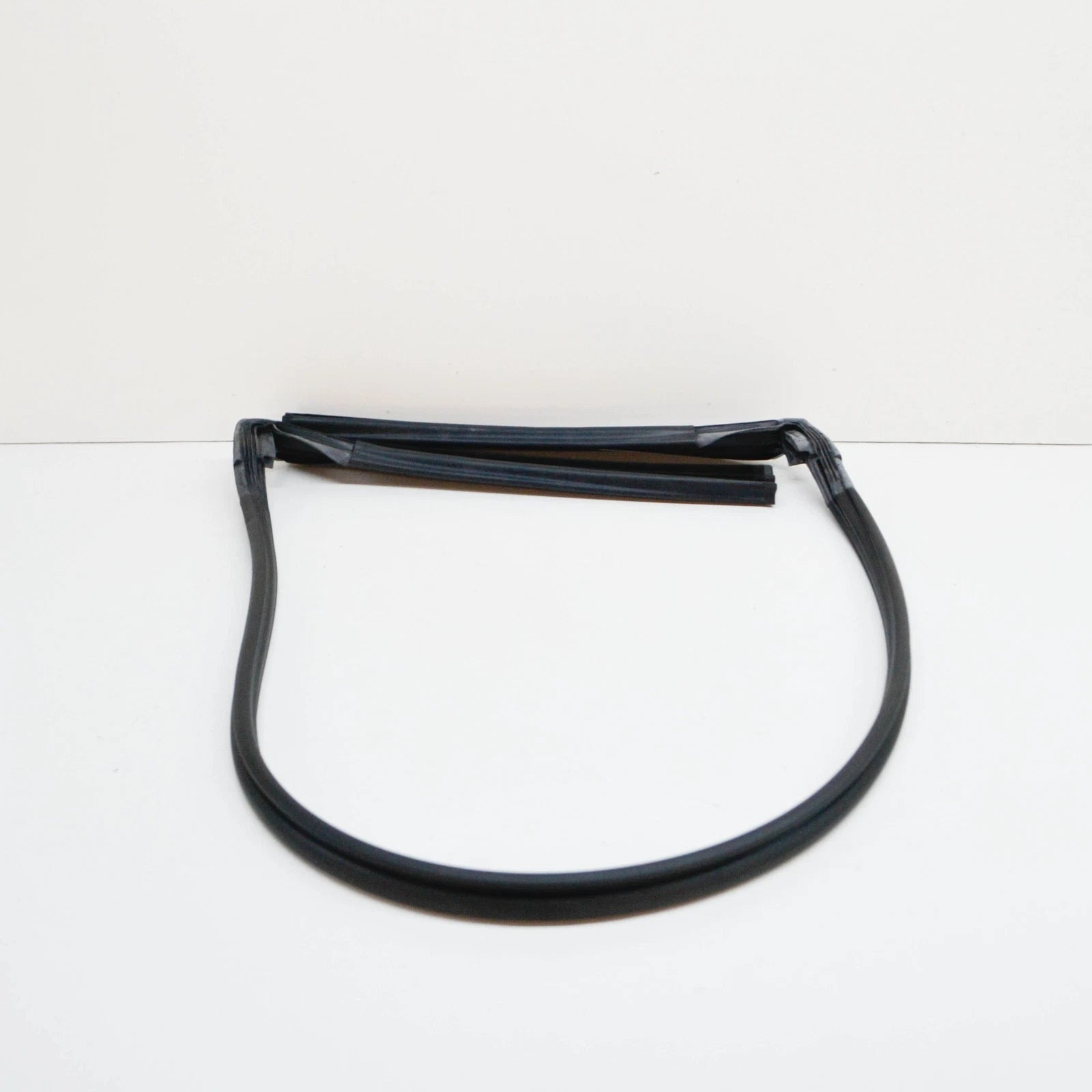 NEW BMW 3 E36 FOLDING TOP MOUNTING COWL GASKET 54318204146 8204146 ORIGINAL