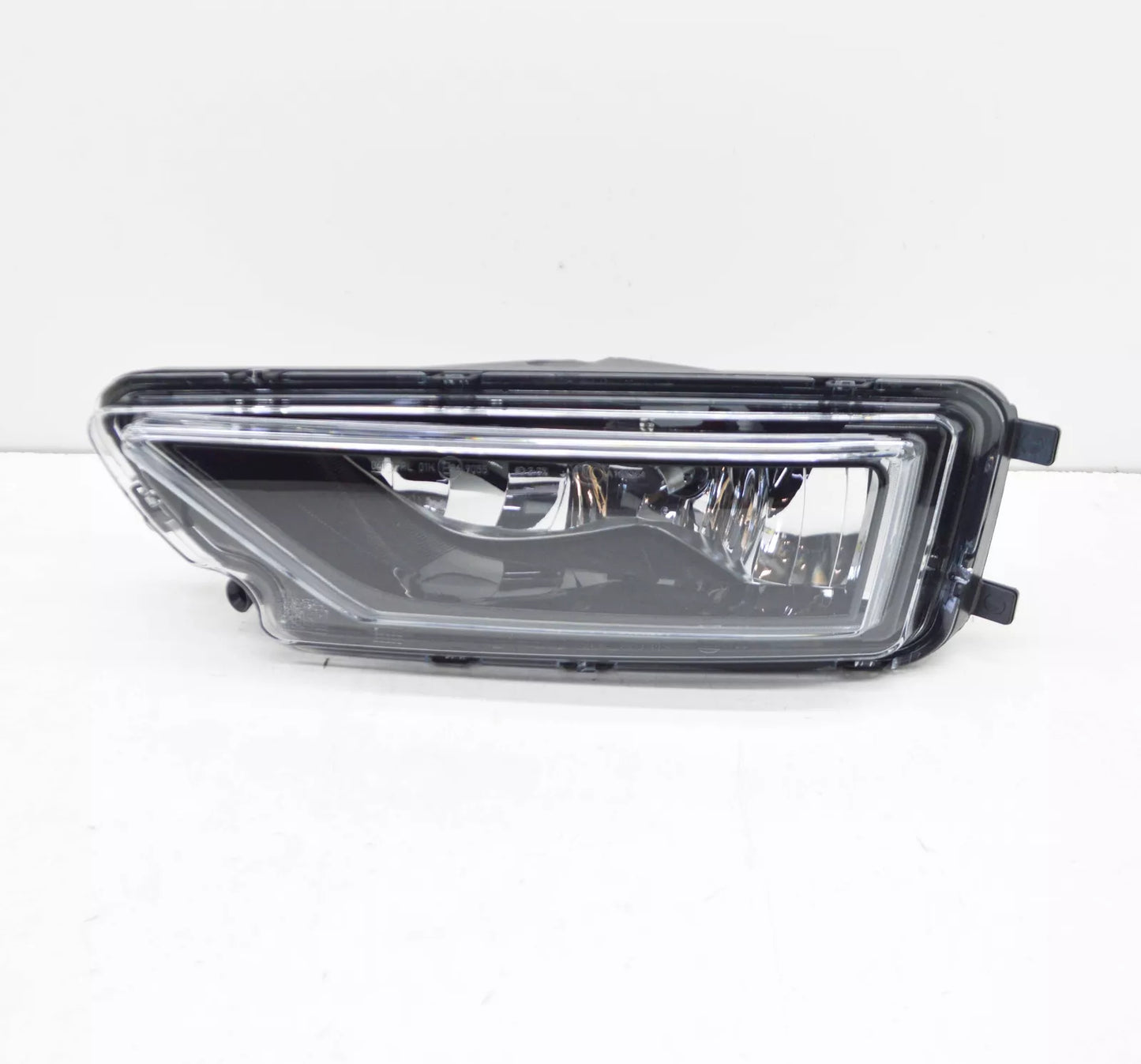 NEW VOLKSWAGEN AMAROK MK1 B FRONT LEFT FOG LIGHT 2H6941699B
