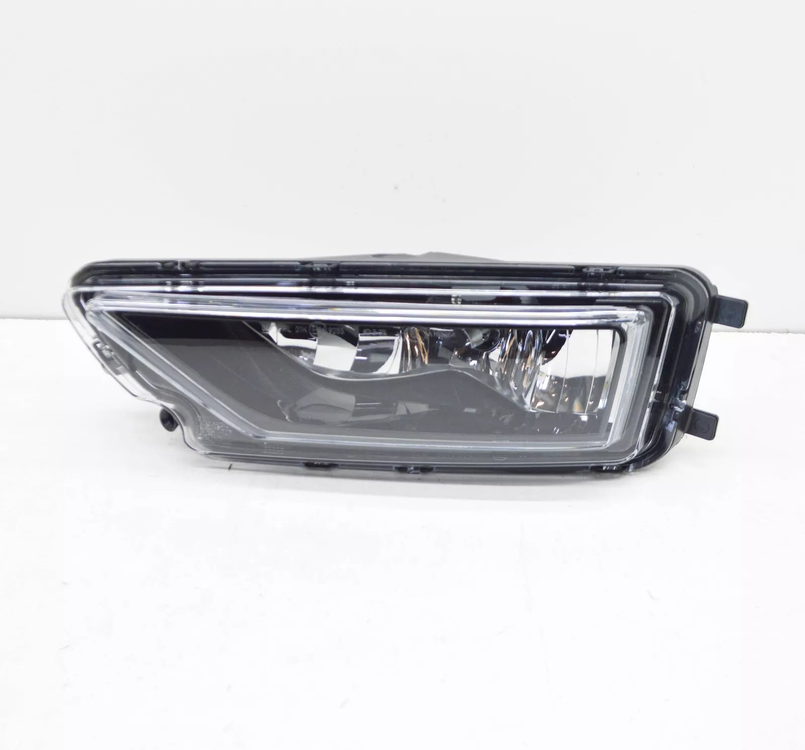 NEW VOLKSWAGEN AMAROK MK1 B FRONT LEFT FOG LIGHT 2H6941699B