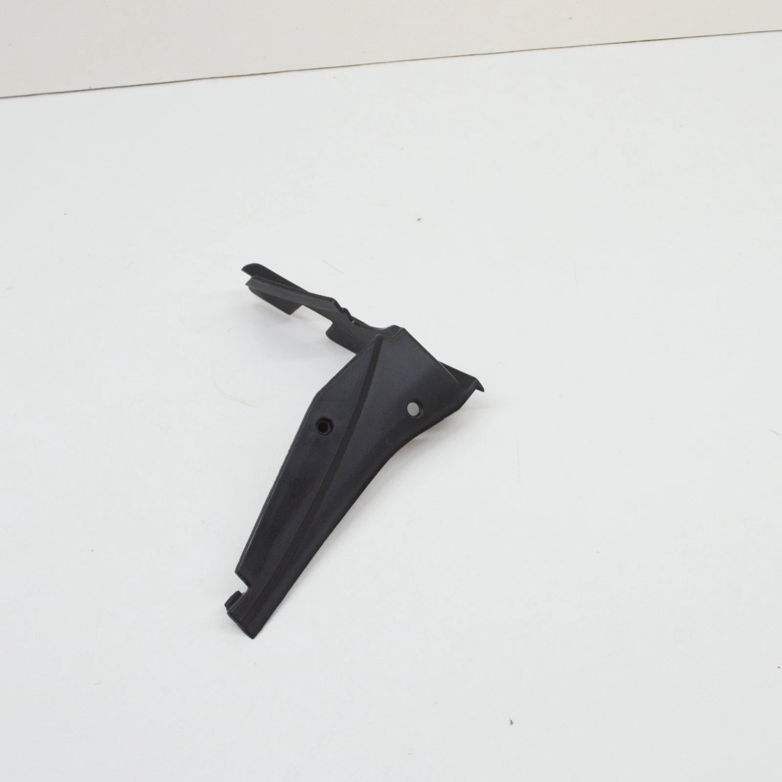NEW VOLKSWAGEN GOLF MK7 REAR DIFFUSER MOUNTING BRACKET - RIGHT 5G6807350