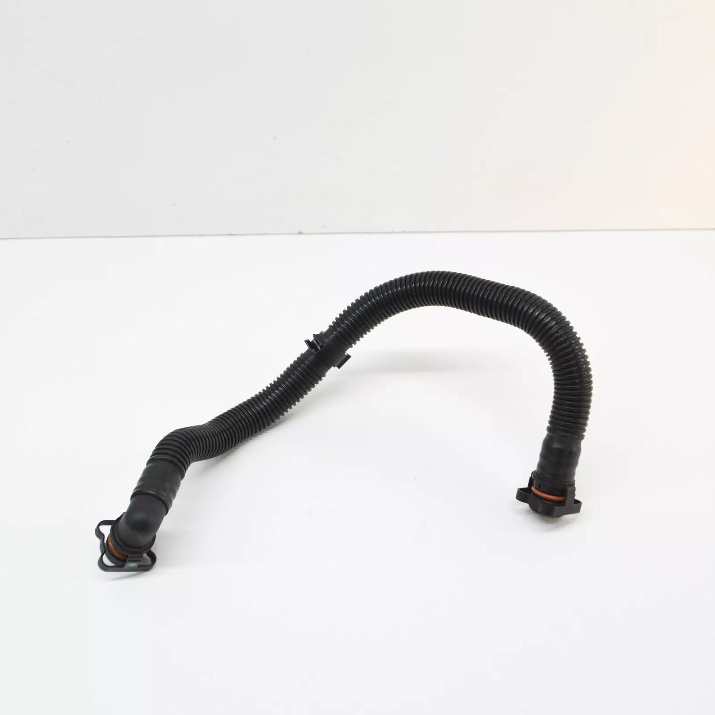 NEW AUDI A4 B7 CRANKCASE BREATHER HOSE 06F103235A