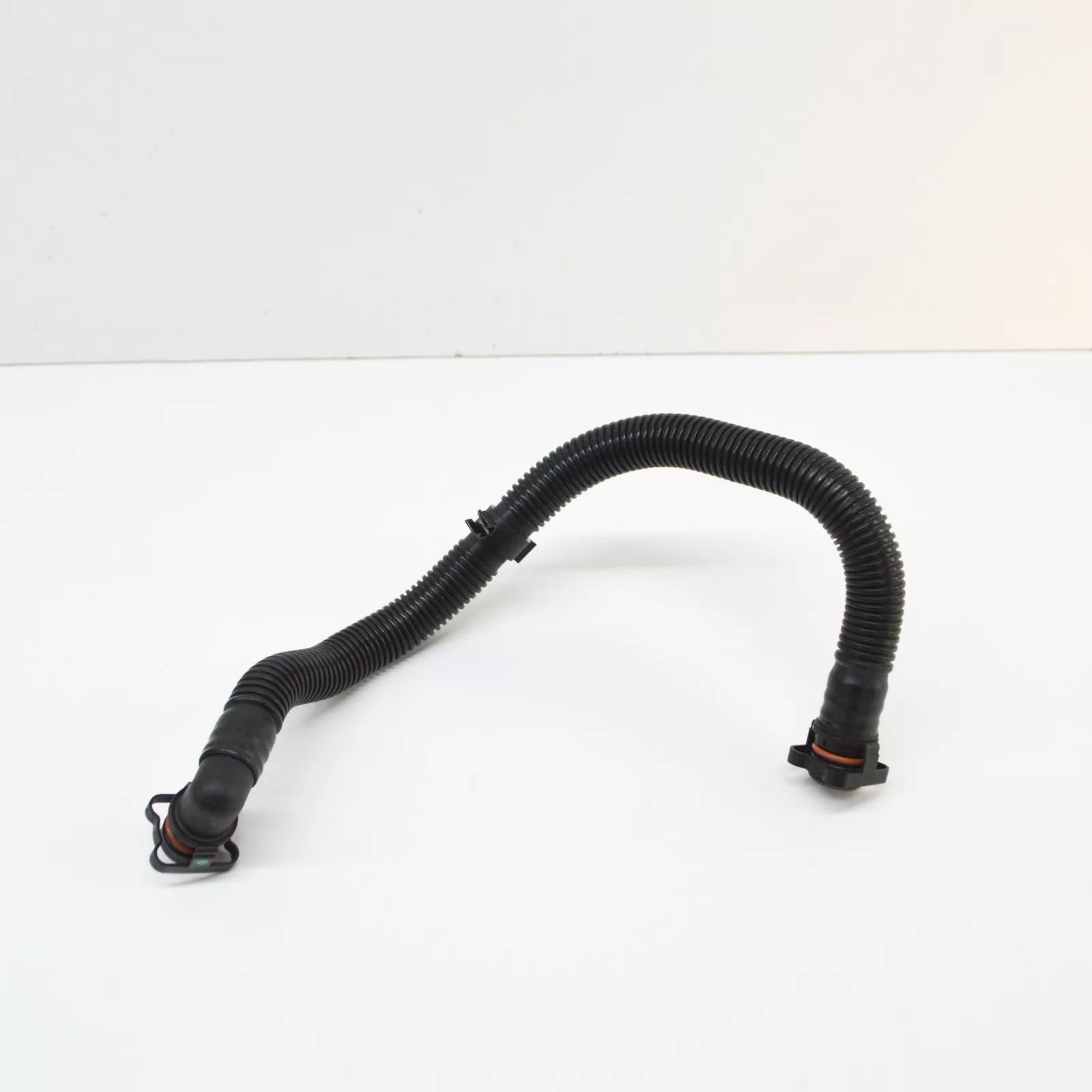 NEW AUDI A4 B7 CRANKCASE BREATHER HOSE 06F103235A