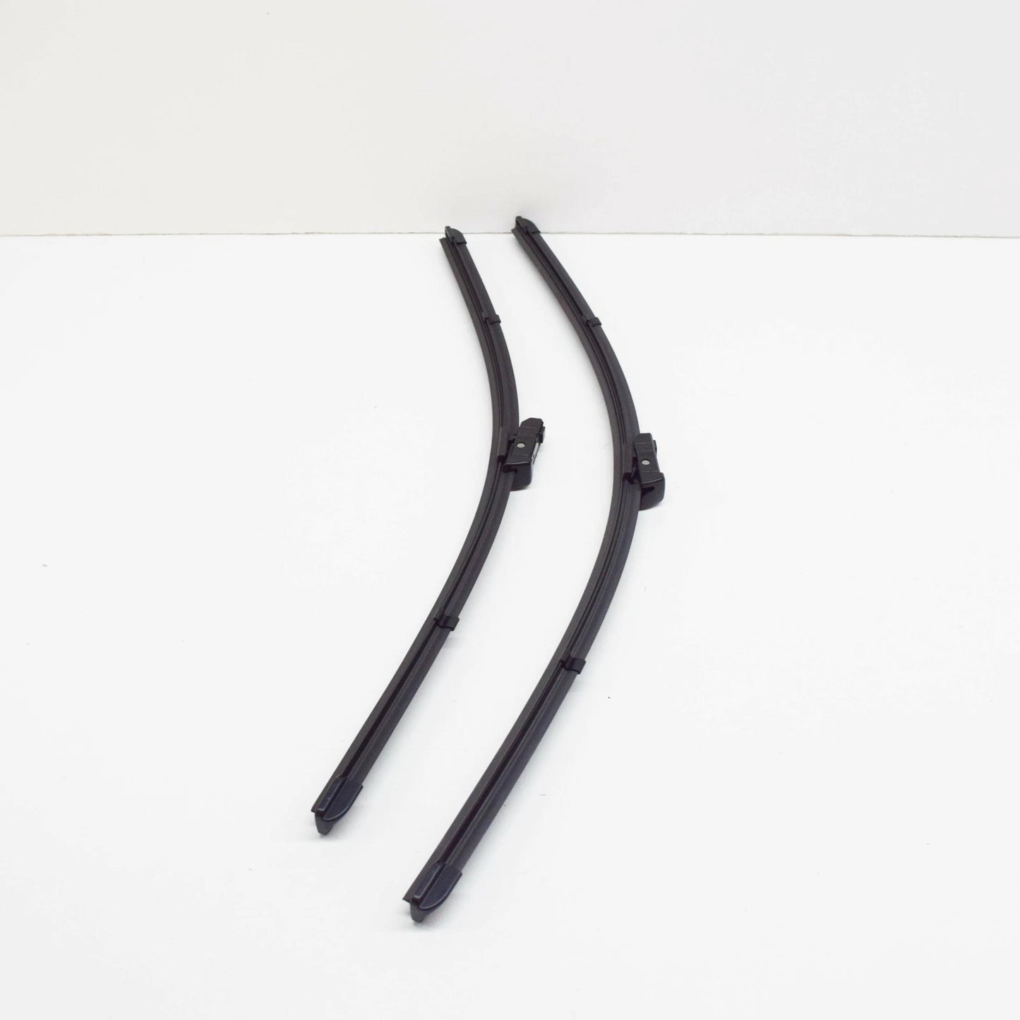 NEW AUDI Q3 8U FRONT WINDSHIELD AERODYNAMIC WIPER BLADE LHD 8U1998002