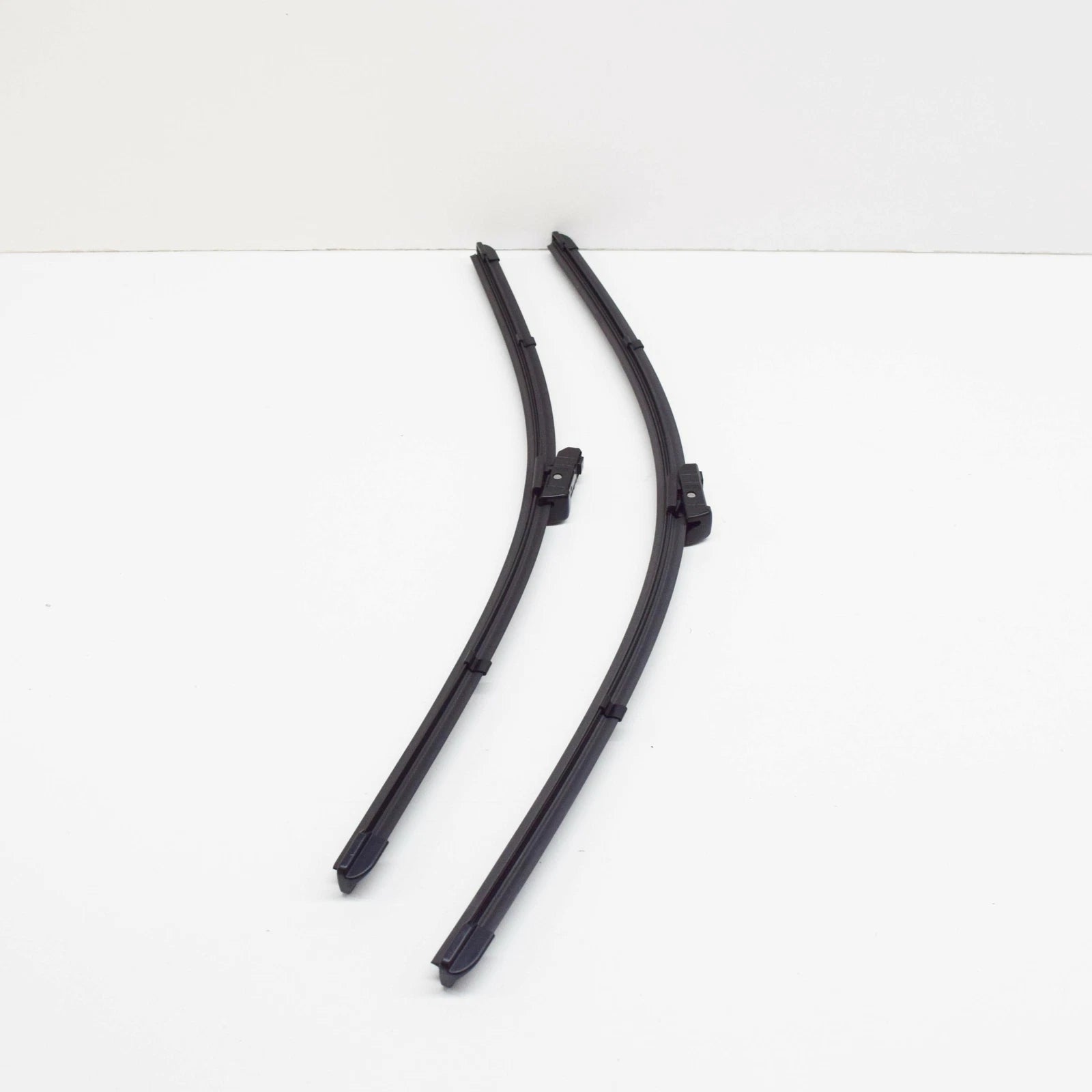 NEW AUDI Q3 8U FRONT WINDSHIELD AERODYNAMIC WIPER BLADE LHD 8U1998002