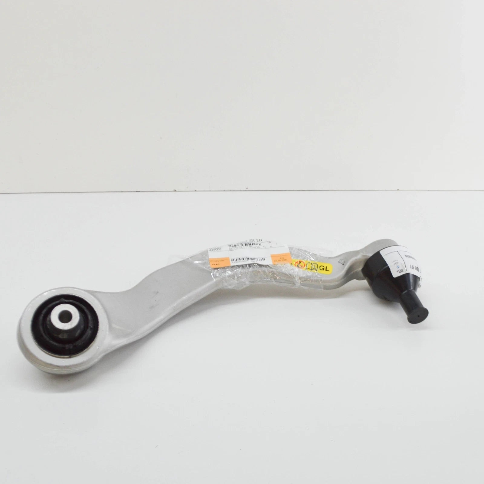 NEW BMW 8 G14 FRONT LEFT TENSION STRUT WITH RUBBER MOUNTING 31106886911 ORIGINAL