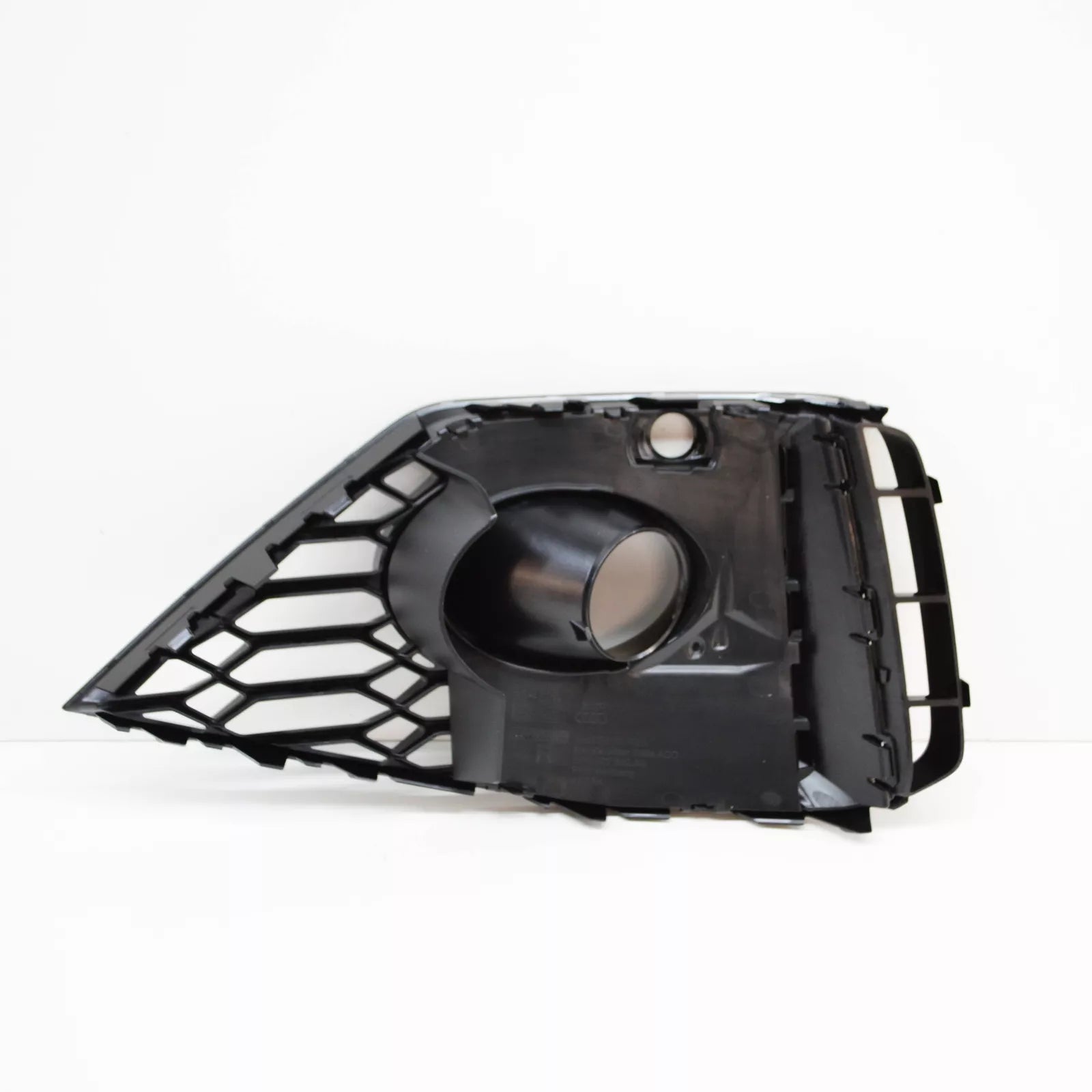 NEW AUDI A4 AVANT B9 FRONT RIGHT AIR GUIDE GRILLE 8W0807682AST94