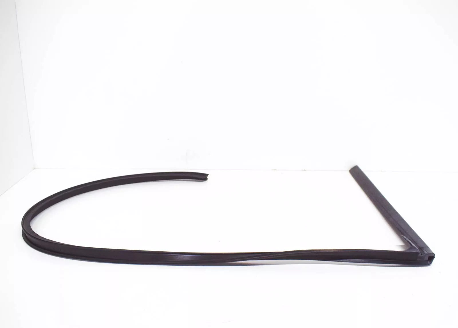 NEW BMW 7 E38 REAR RIGHT DOOR UPPER SEAL 51228157878 8157878 ORIGINAL