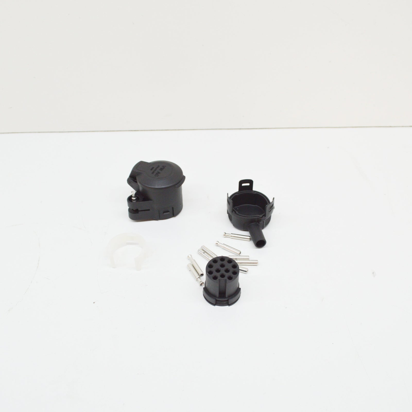 NEW VW TOUAREG 7P MK2 TRAILER TOWING SOCKET HOUSING 7P6945505 ORIGINAL