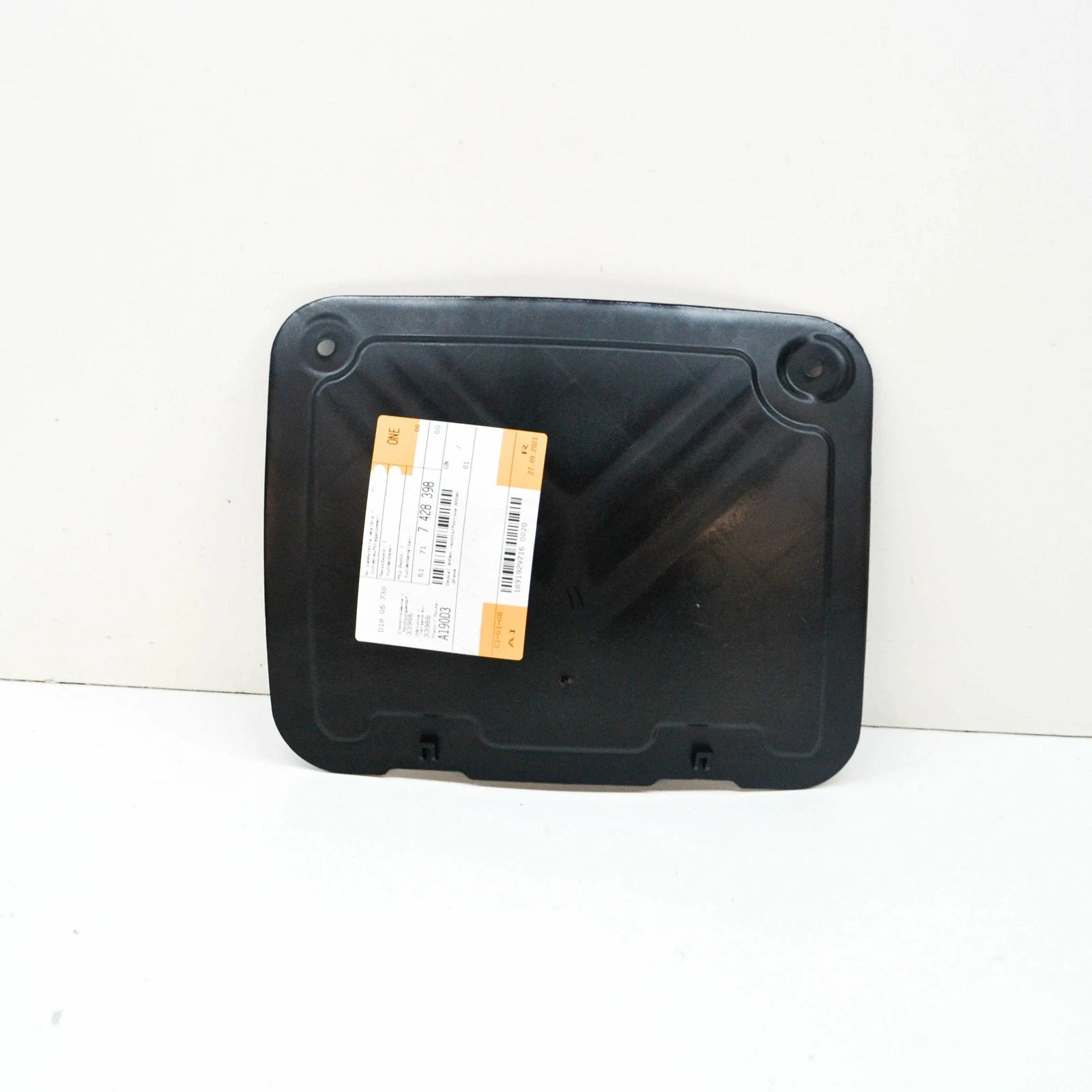 NEW BMW X5 G05 RIGHT OIL COOLER COVER 51717428398 7428398 ORIGINAL