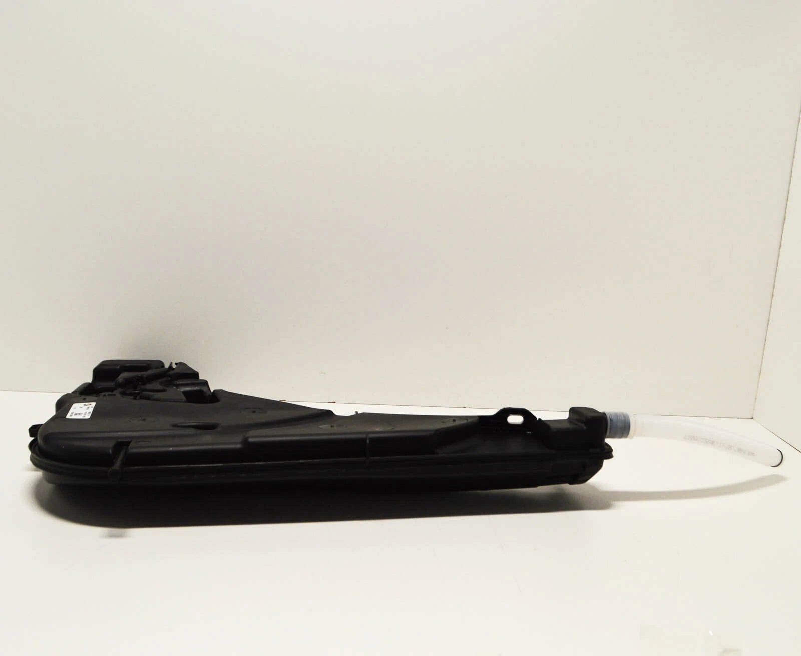 NEW BMW X5 G05 WINDSHIELD WASHER RESERVOIR FLUID TANK 61667932311 ORIGINAL