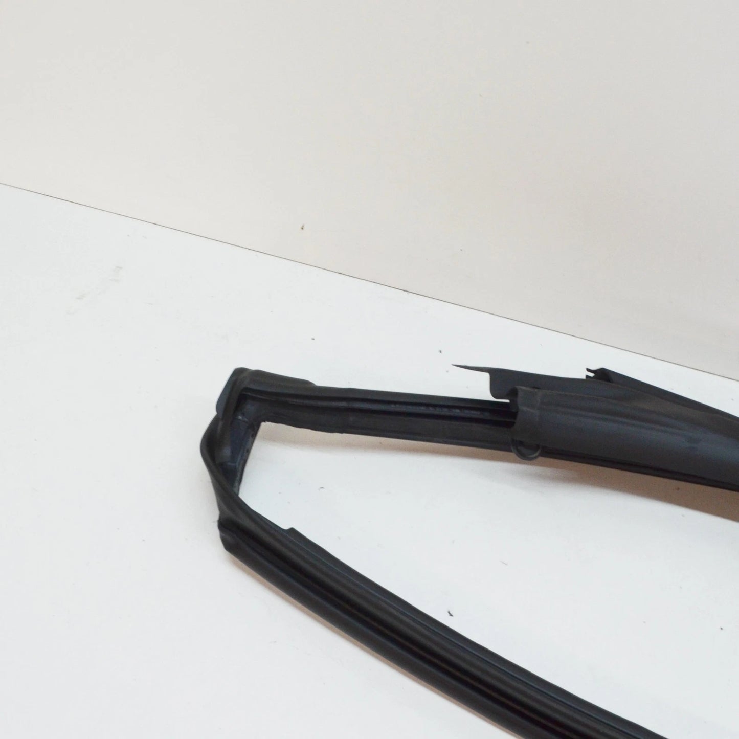 NEW MERCEDES-BENZ SL R231 FRONT WINDSHIELD SEALING A2317200078 ORIGINAL