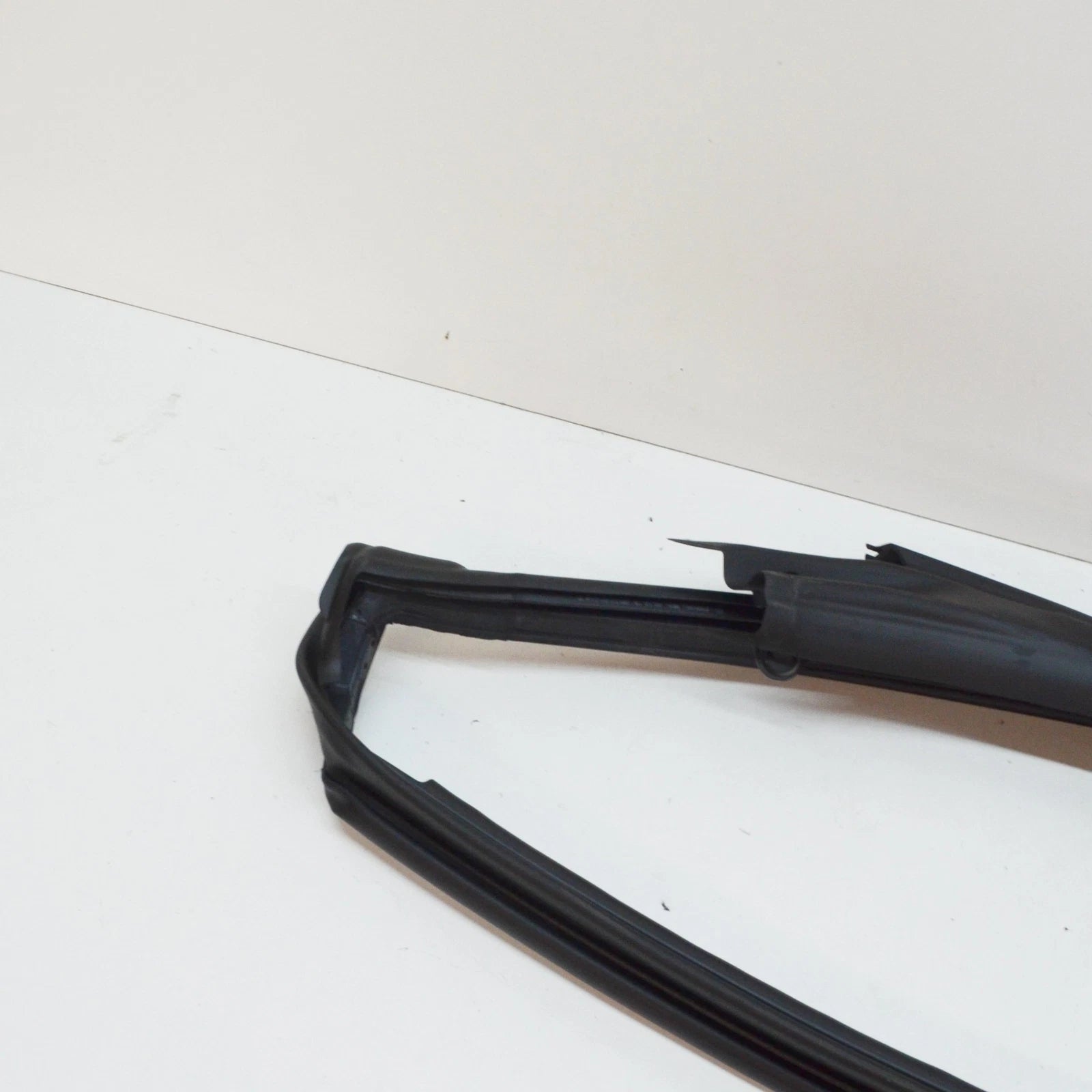 NEW MERCEDES-BENZ SL R231 FRONT WINDSHIELD SEALING A2317200078 ORIGINAL