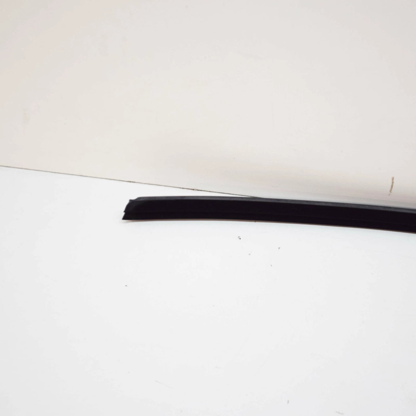 NEW AUDI A3 8P FRONT LEFT OUTER WINDOW APERTURE SEAL 8P3837479D