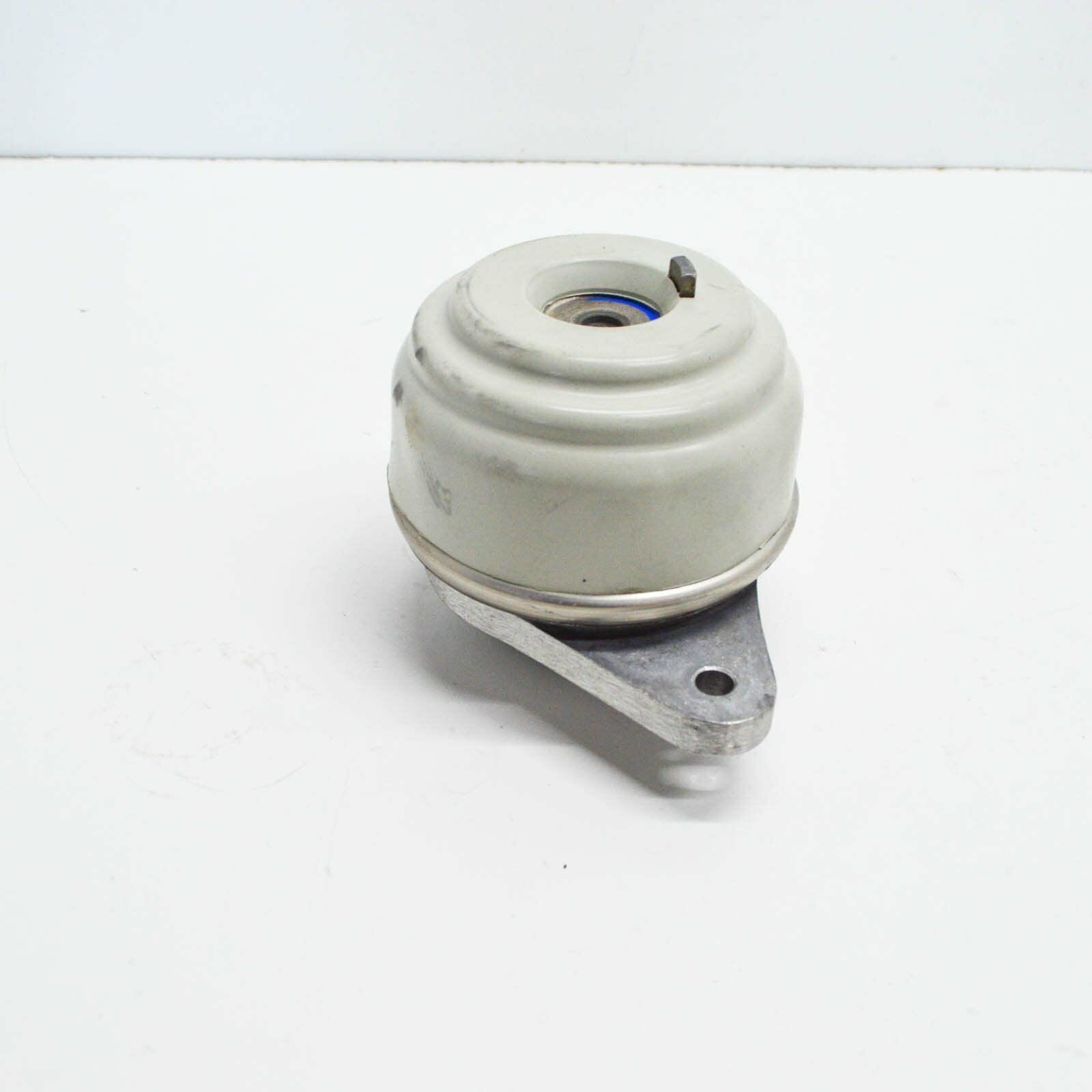 new mercedes-benz c-class w204 front engine mount a204240151764 original