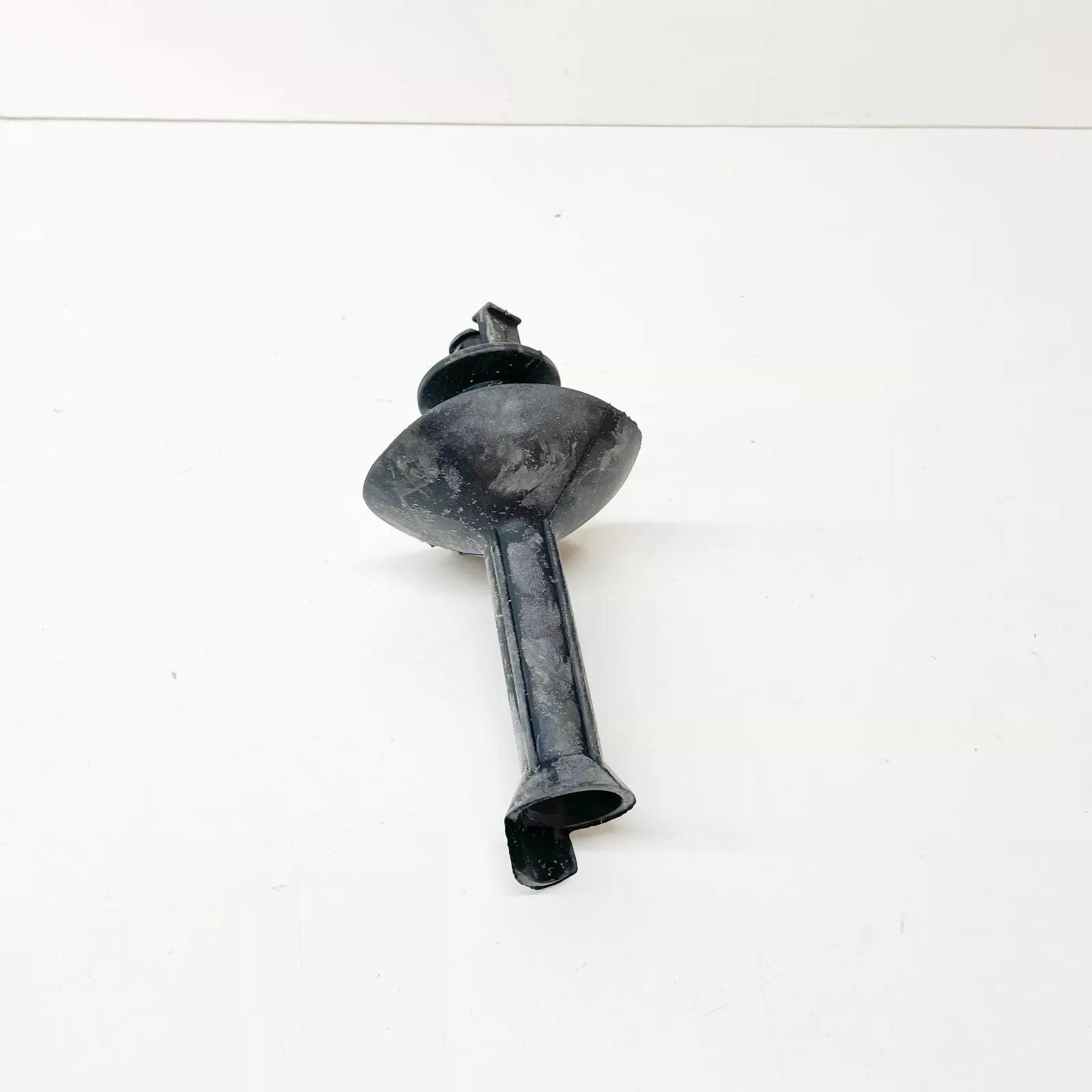 NEW VW TOUAREG 7LA,7L6,7L7 HEATER BOX WATER DRAIN TUBE 7P0820119 ORIGINAL