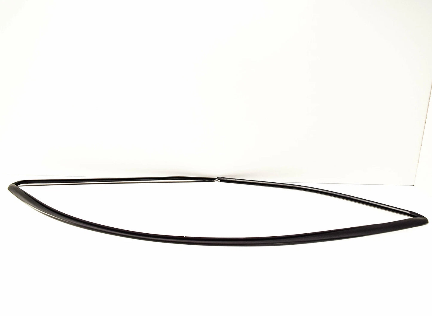NEW BMW Z4 E85 FRONT WINDSCREEN SEAL RUBBER TRIM 51317017021