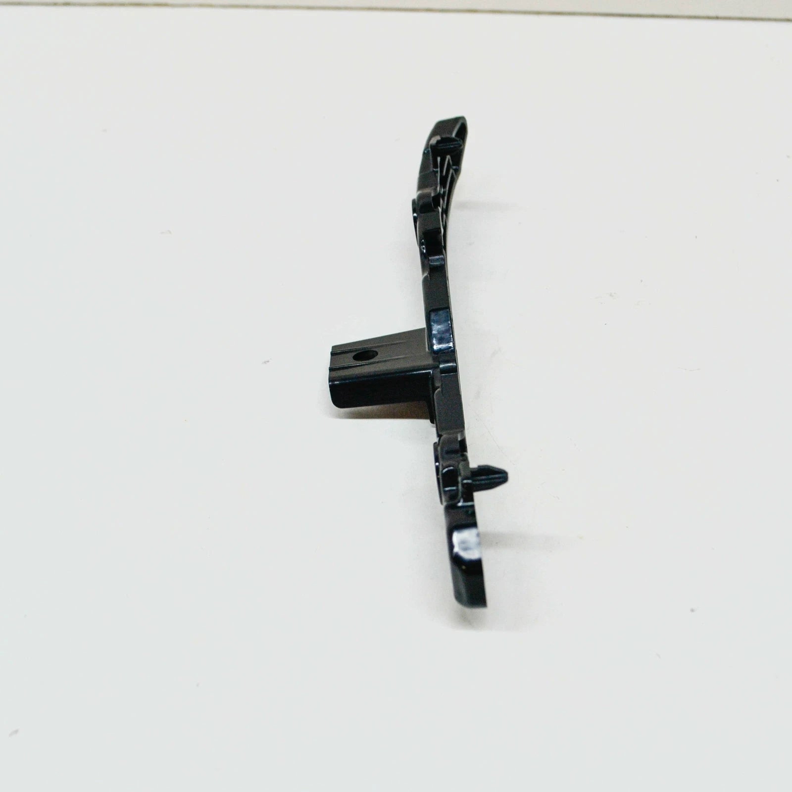 NEW BMW 7 G11 M FRONT RIGHT BUMPER BRACKET 51117357200 ORIGINAL