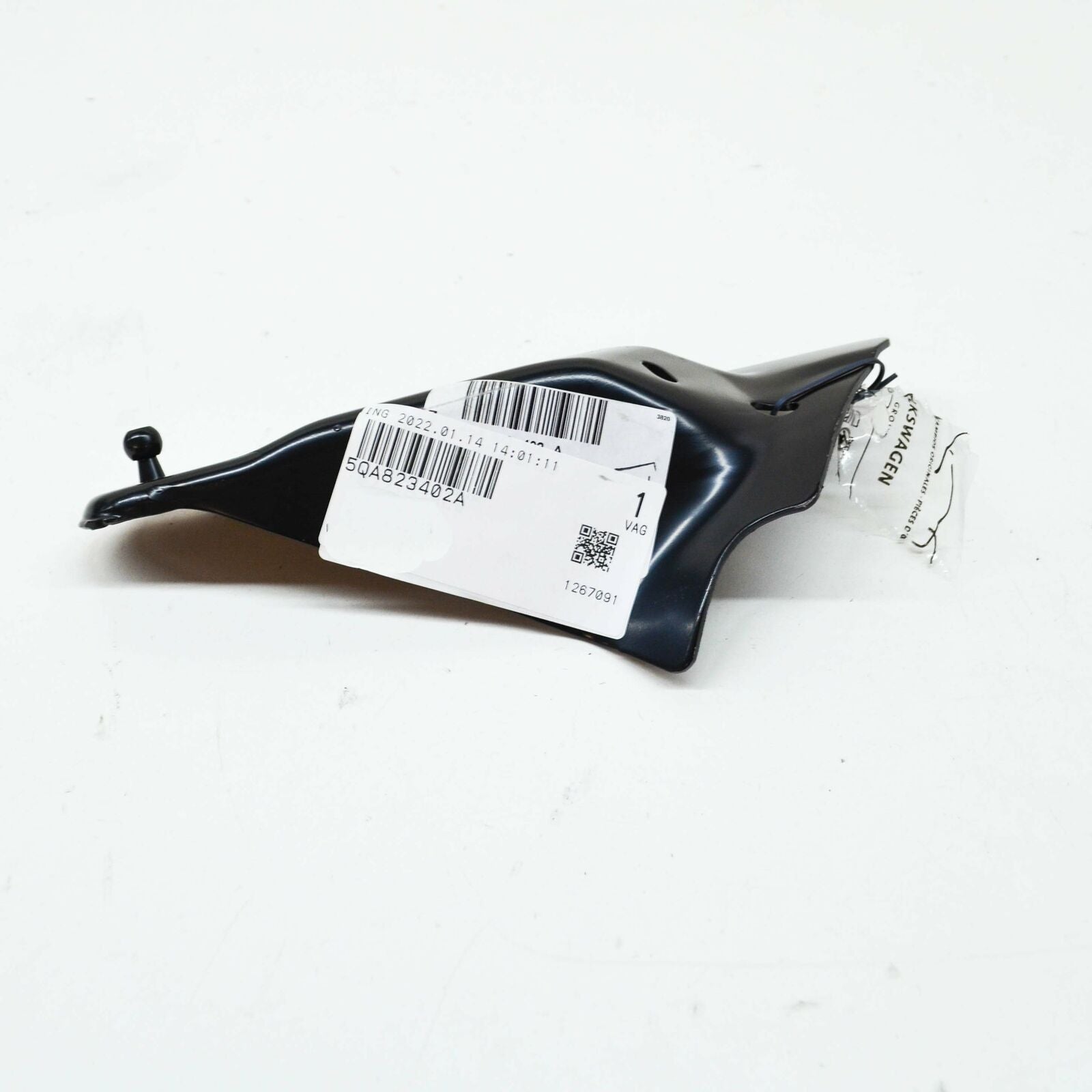 NEW VW TIGUAN AD RIGHT FILLED STRUT FENDER APRON BRACKET 5QA823402A ORIGINAL