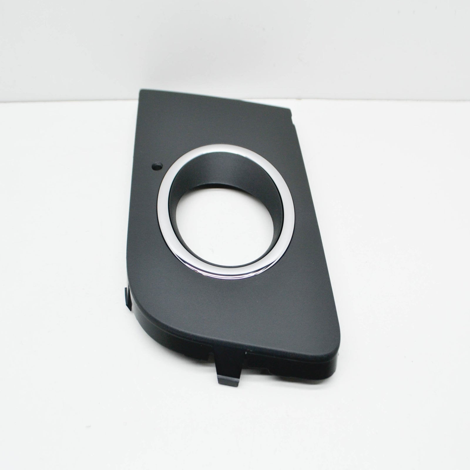 NEW VOLKSWAGEN AMAROK MK1 FRONT LEFT FOG LIGHT TRIM 2HH807489BRYP 2013 ORIGINAL