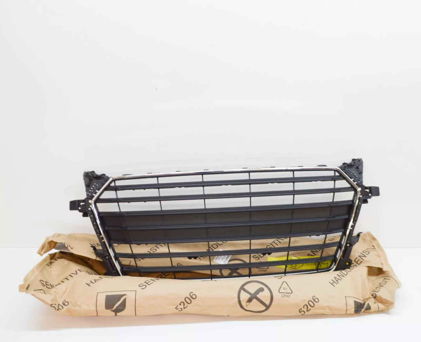 NEW AUDI TT FV FRONT RADIATOR GRILLE 8S0853651B 3FZ 8S0853651B3FZ ORIGINAL