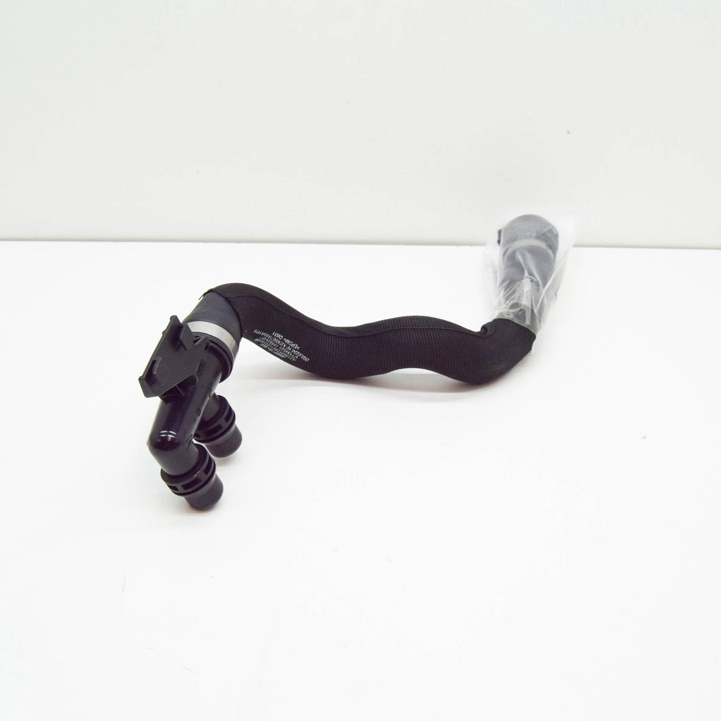 NEW MERCEDES-BENZ E W213 COOLANT HOSE PIPE A2135012501 ORIGINAL