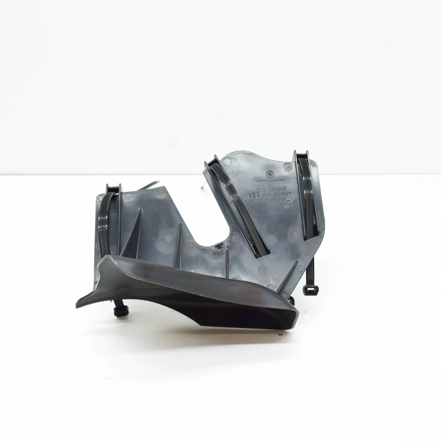 NEW AUDI RS3 QUATTRO 8V FRONT RIGHT BRAKE AIR GUIDE 8V0407812 ORIGINAL