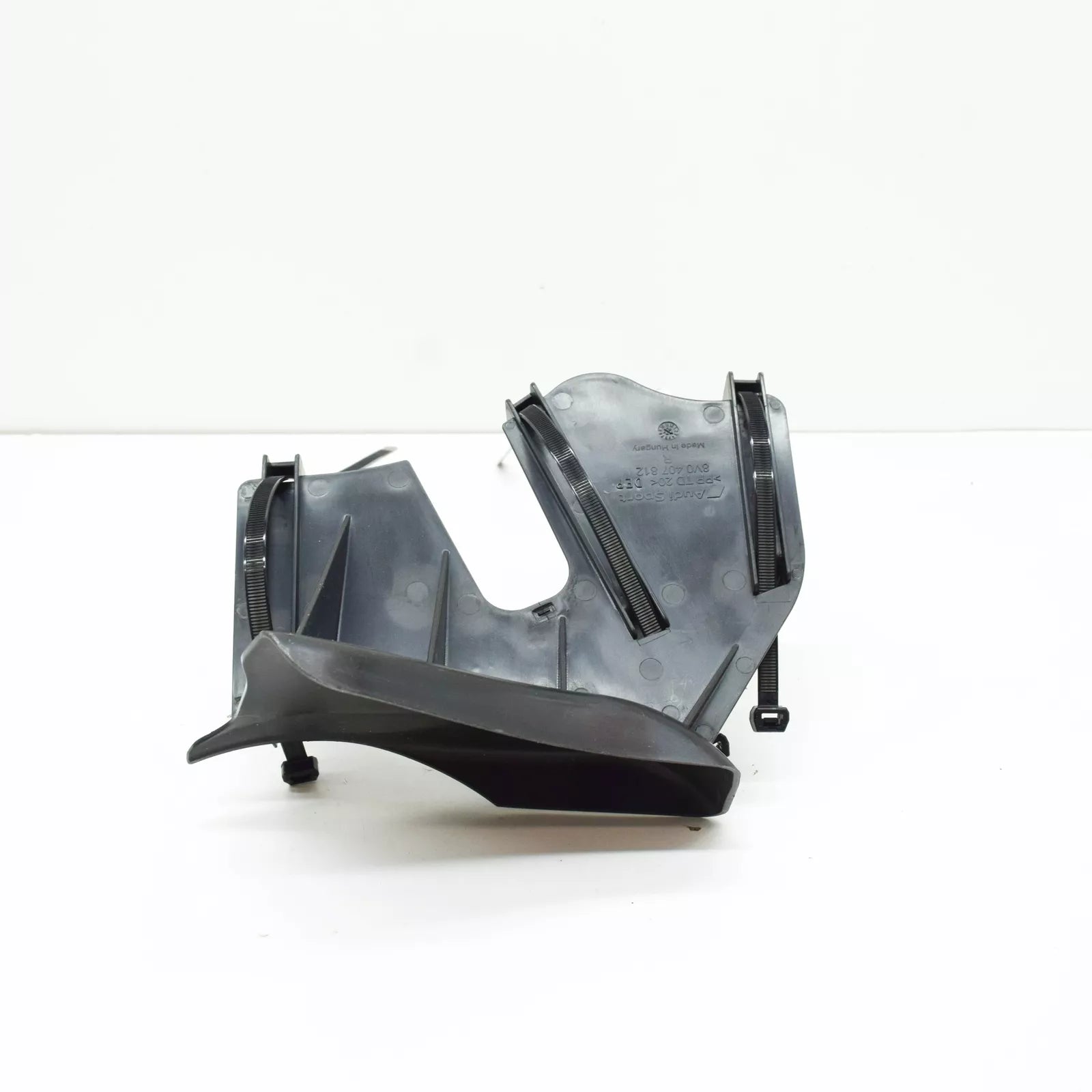 NEW AUDI RS3 QUATTRO 8V FRONT RIGHT BRAKE AIR GUIDE 8V0407812 ORIGINAL