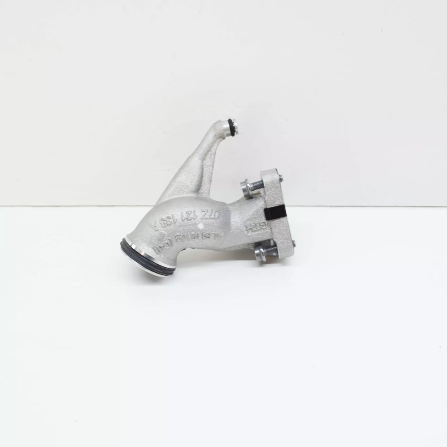 NEW VW TOUAREG 7L LEFT ENGINE COOLANT FLANGE PIPE UNION 07Z121131E ORIGINAL