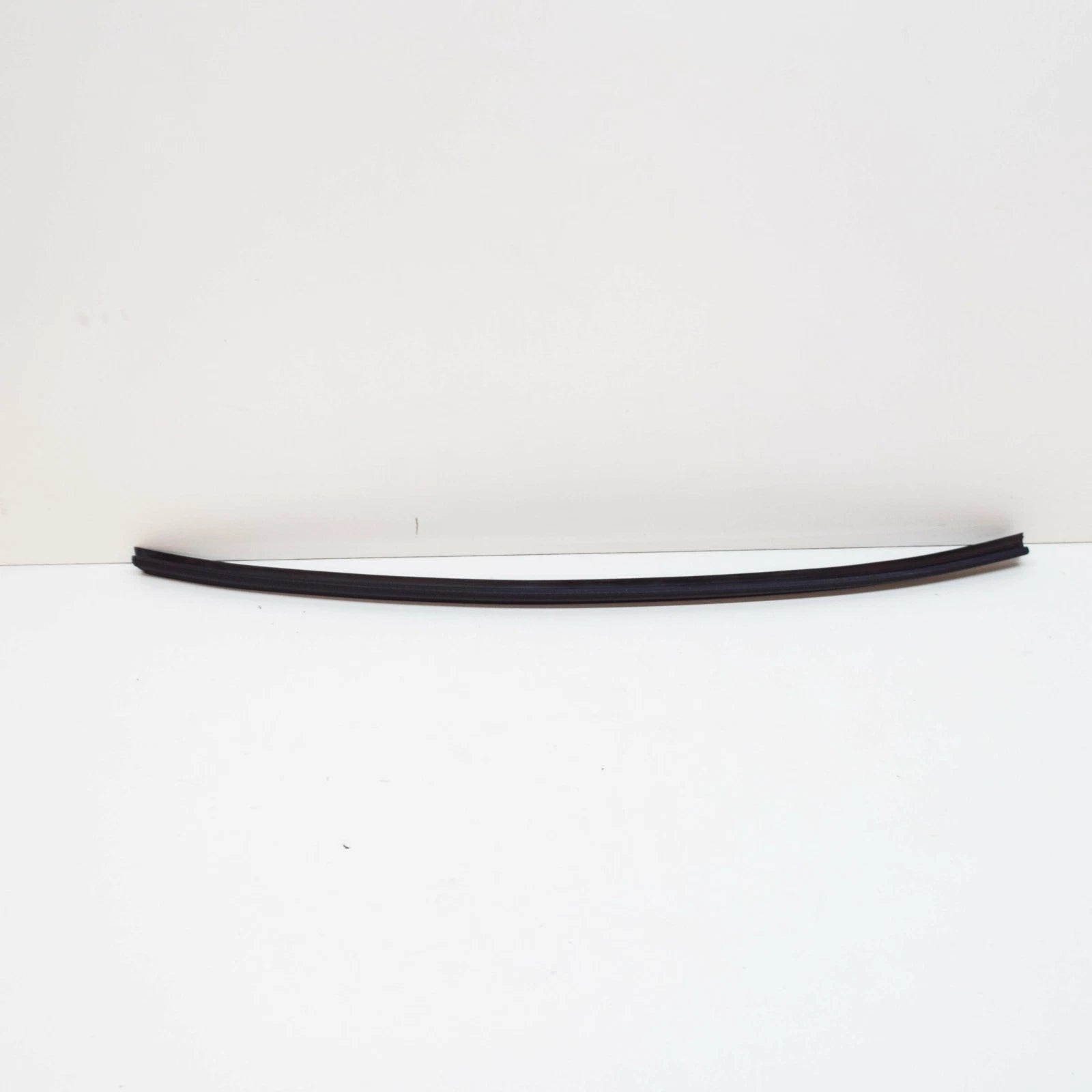 NEW AUDI A3 8P FRONT LEFT OUTER WINDOW APERTURE SEAL 8P3837479D