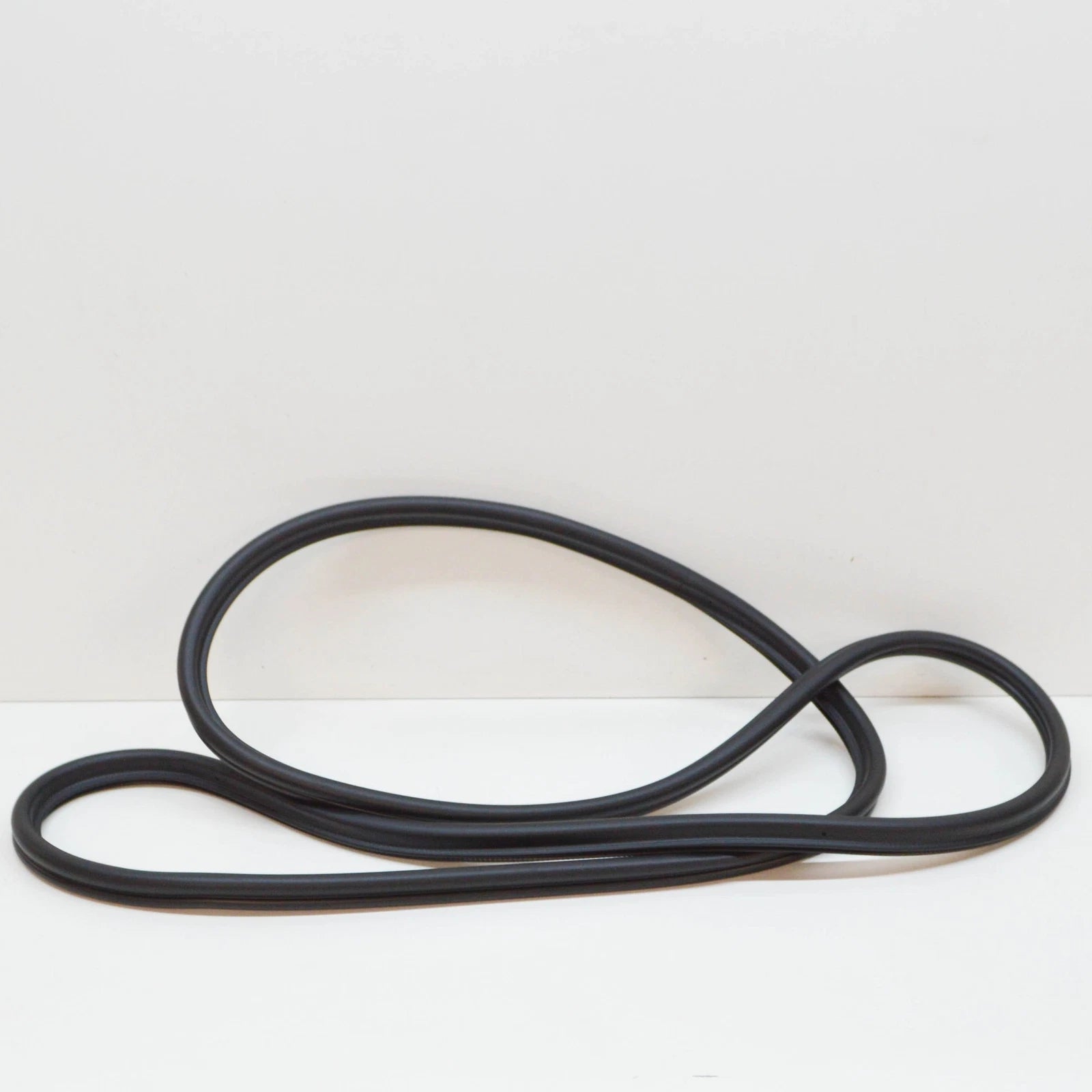 NEW AUDI TT 8J COUPE REAR LID SEAL 8J8827705A