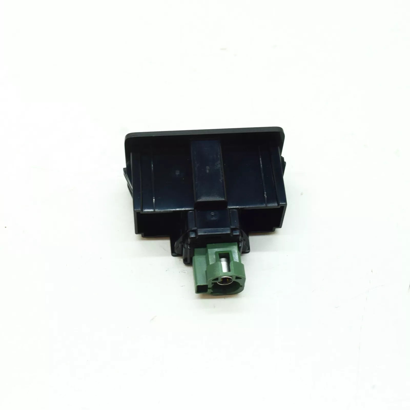 NEW VOLKSWAGEN ARTEON 3H7 USB CONNECTOR 3G5035726B ORIGINAL
