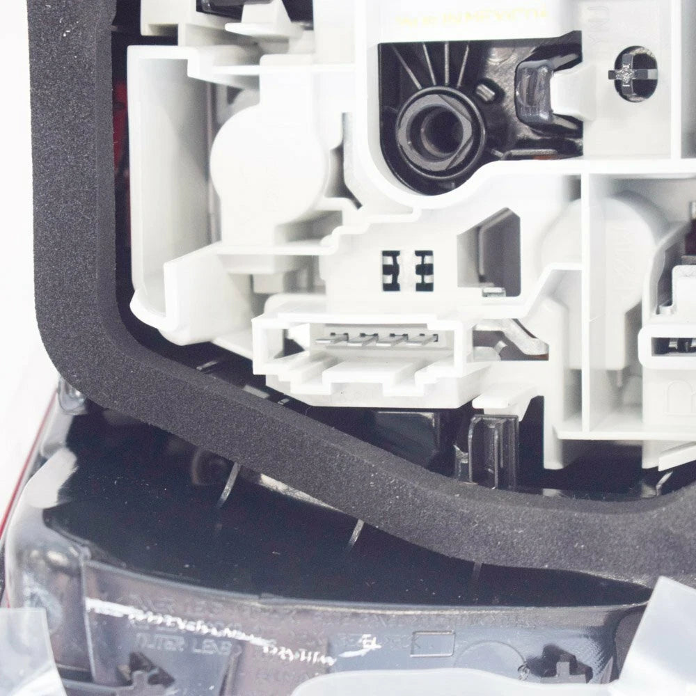 NEW VOLKSWAGEN JETTA MK6 REAR RIGHT TAILLIGHT 5C6945096N