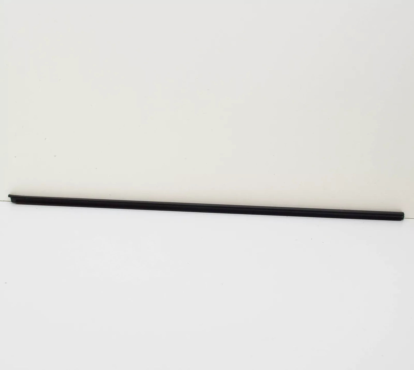 NEW BMW 1 E88 FRONT LEFT EXTERIOR DOOR CHANNEL COVER 7164937 51337164937