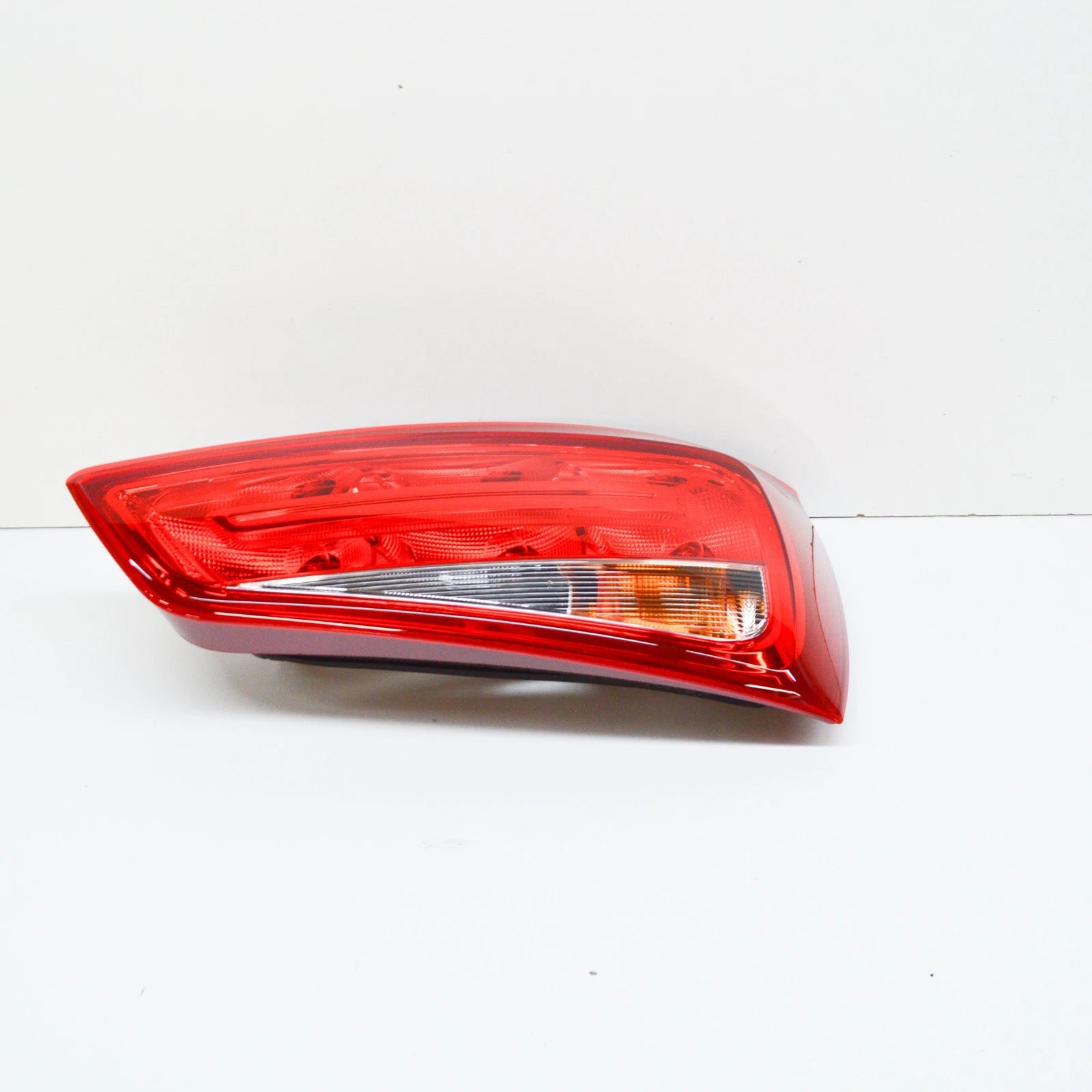NEW AUDI A1 8X REAR LID RIGHT TAILLIGHT 8X0945094D
