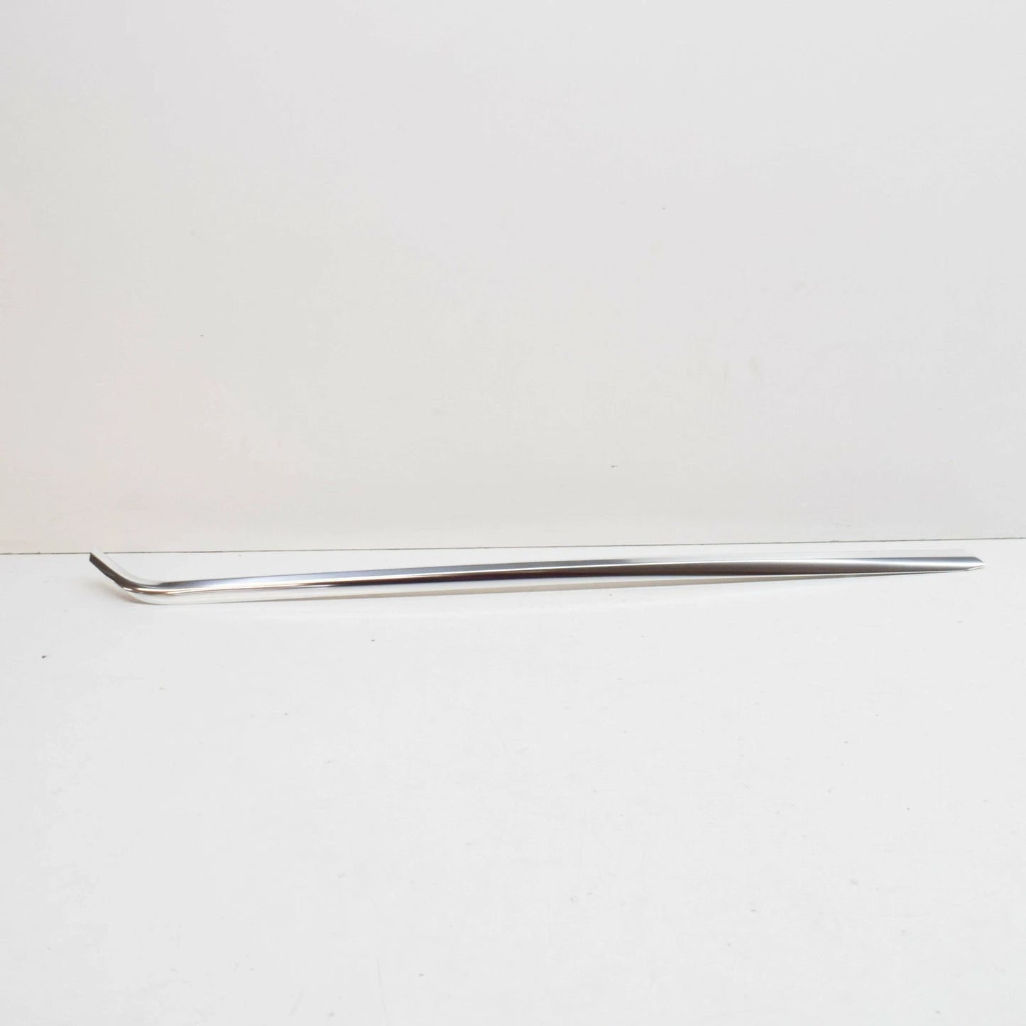 NEW MERCEDES-BENZ SL R107 WINDSCREEN LEFT DRIP MOULDING A1076980901 ORIGINAL