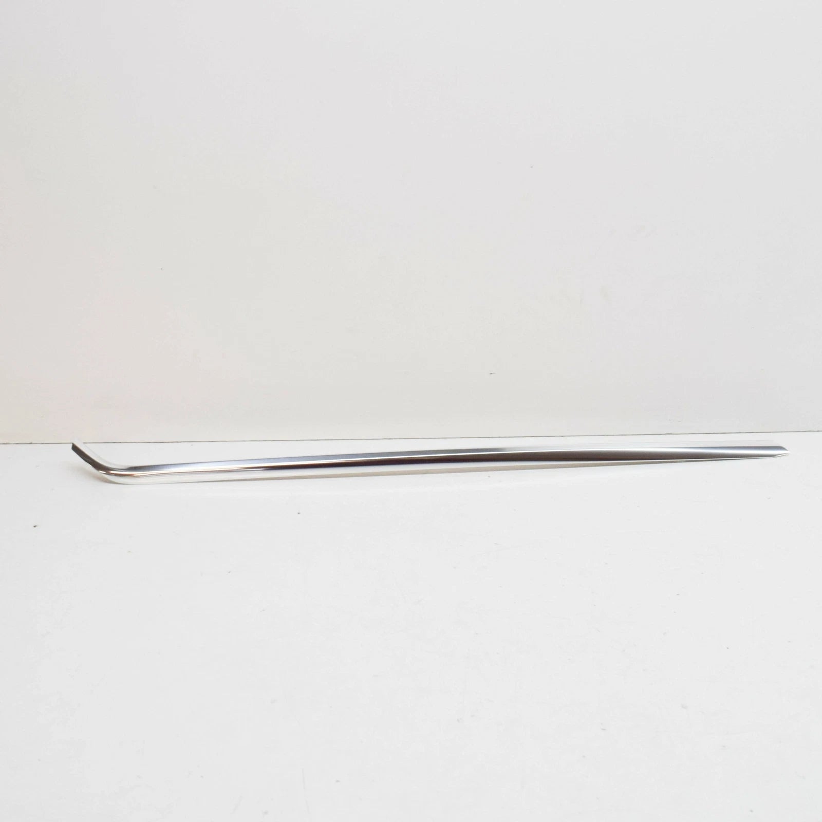 NEW MERCEDES-BENZ SL R107 WINDSCREEN LEFT DRIP MOULDING A1076980901 ORIGINAL