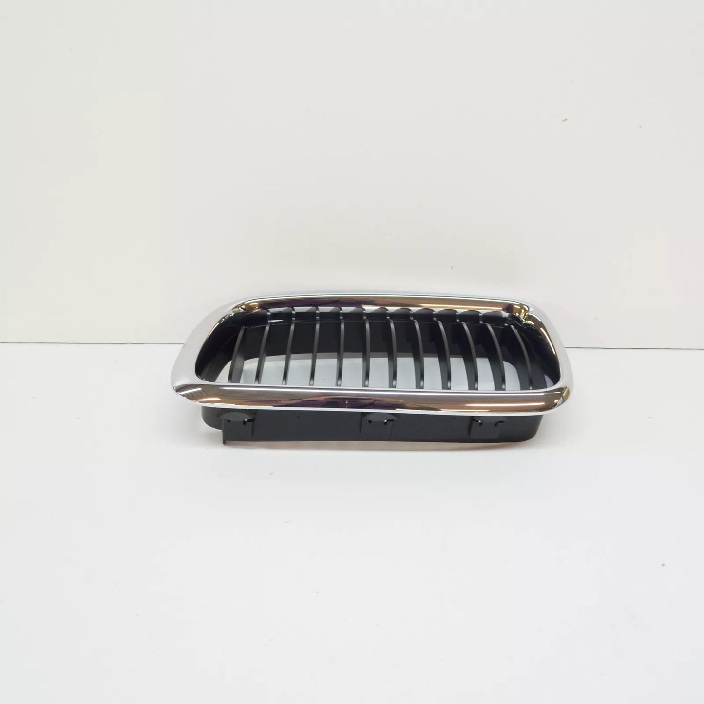 NEW BMW E38 SEDAN FRONT RADIATOR KIDNEY GRILLE LEFT 8231593 51138231593 ORIGINAL