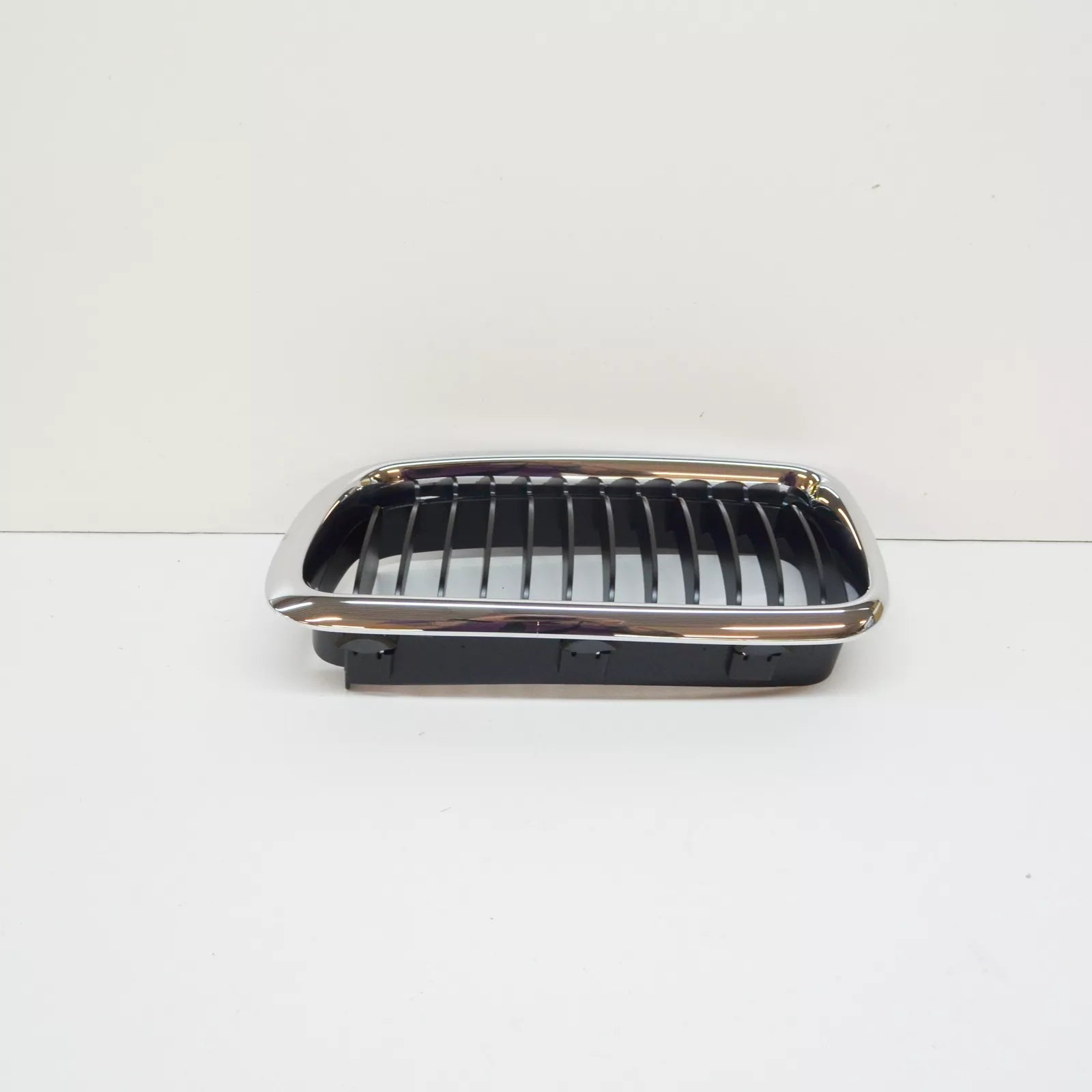 NEW BMW E38 SEDAN FRONT RADIATOR KIDNEY GRILLE LEFT 8231593 51138231593 ORIGINAL