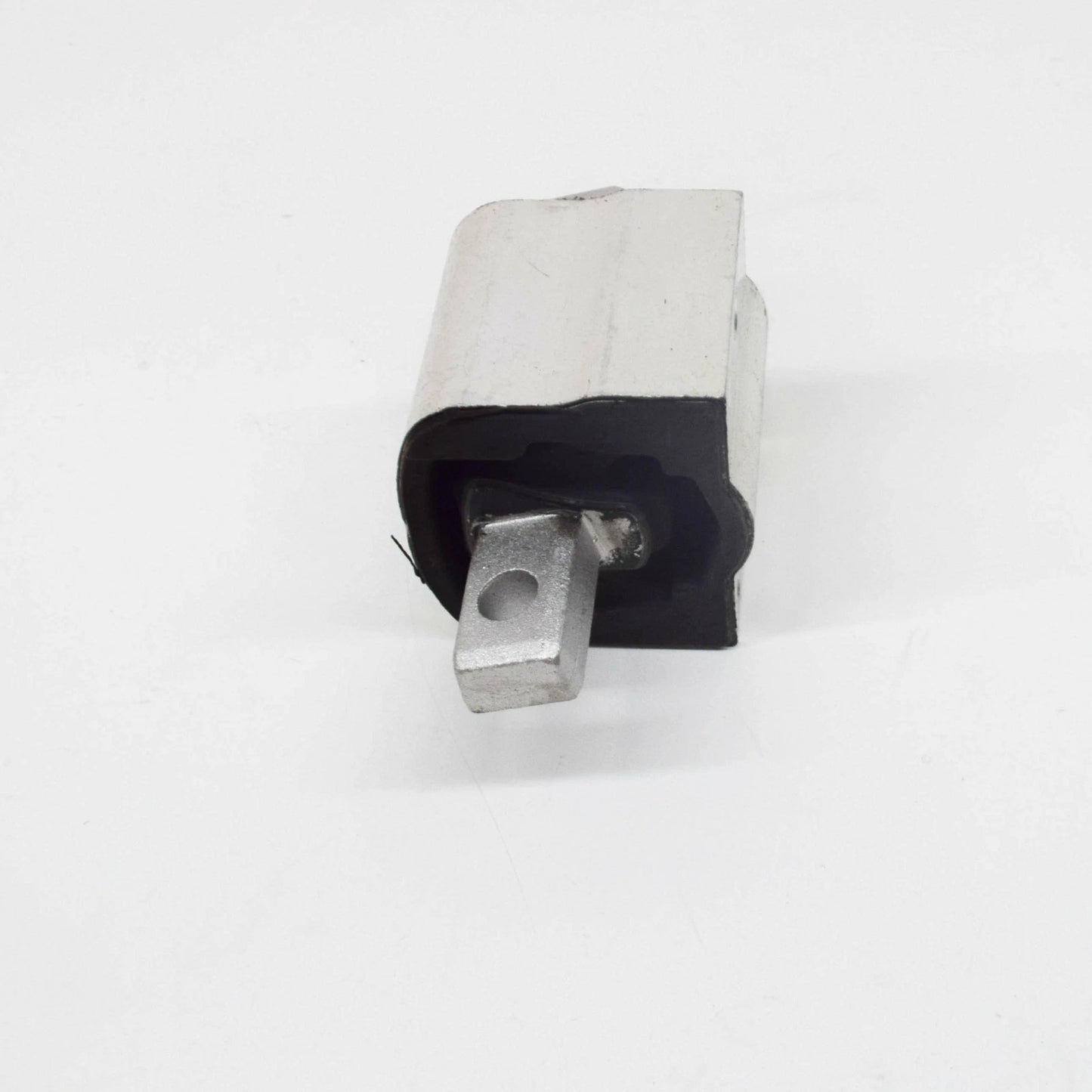 NEW MERCEDES-BENZ E W212 REAR ENGINE SUPPORT A2122401618